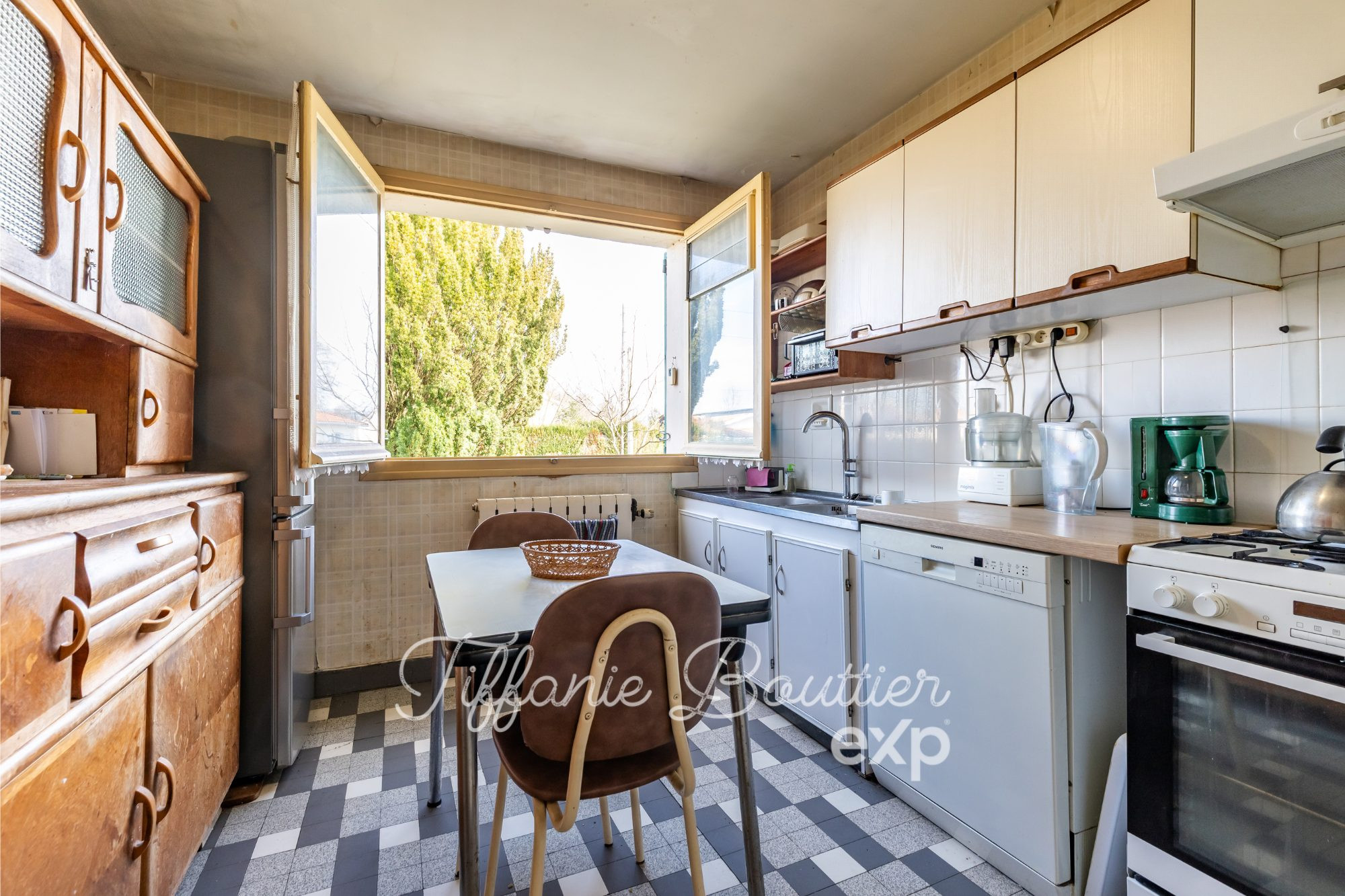 House R+1 of 93m² to refresh - 4 bedrooms + garage - peaceful setting on 720m² of land 5