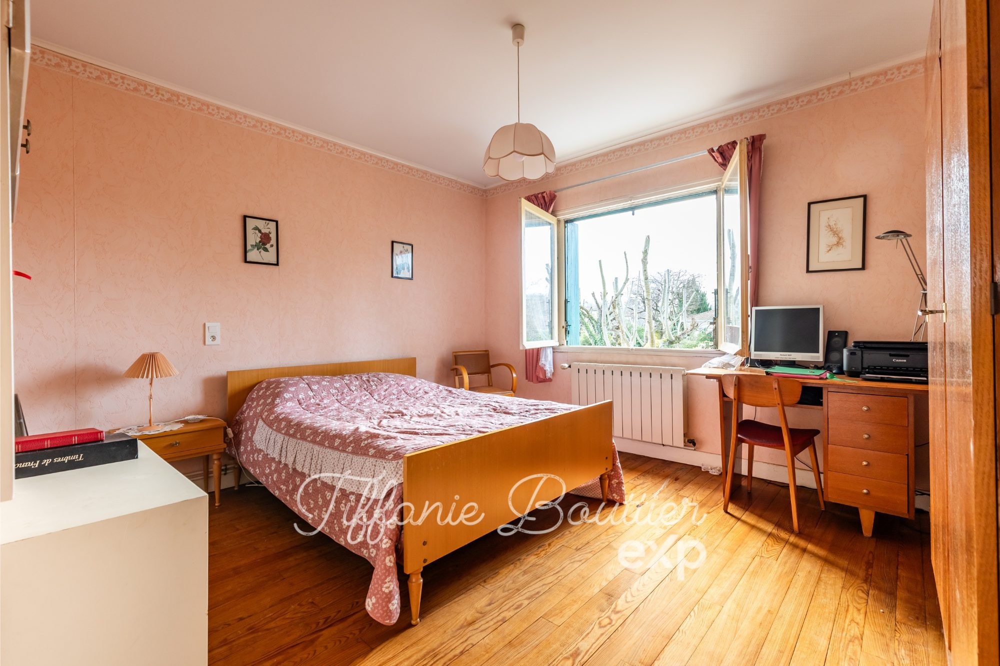 House R+1 of 93m² to refresh - 4 bedrooms + garage - peaceful setting on 720m² of land 2