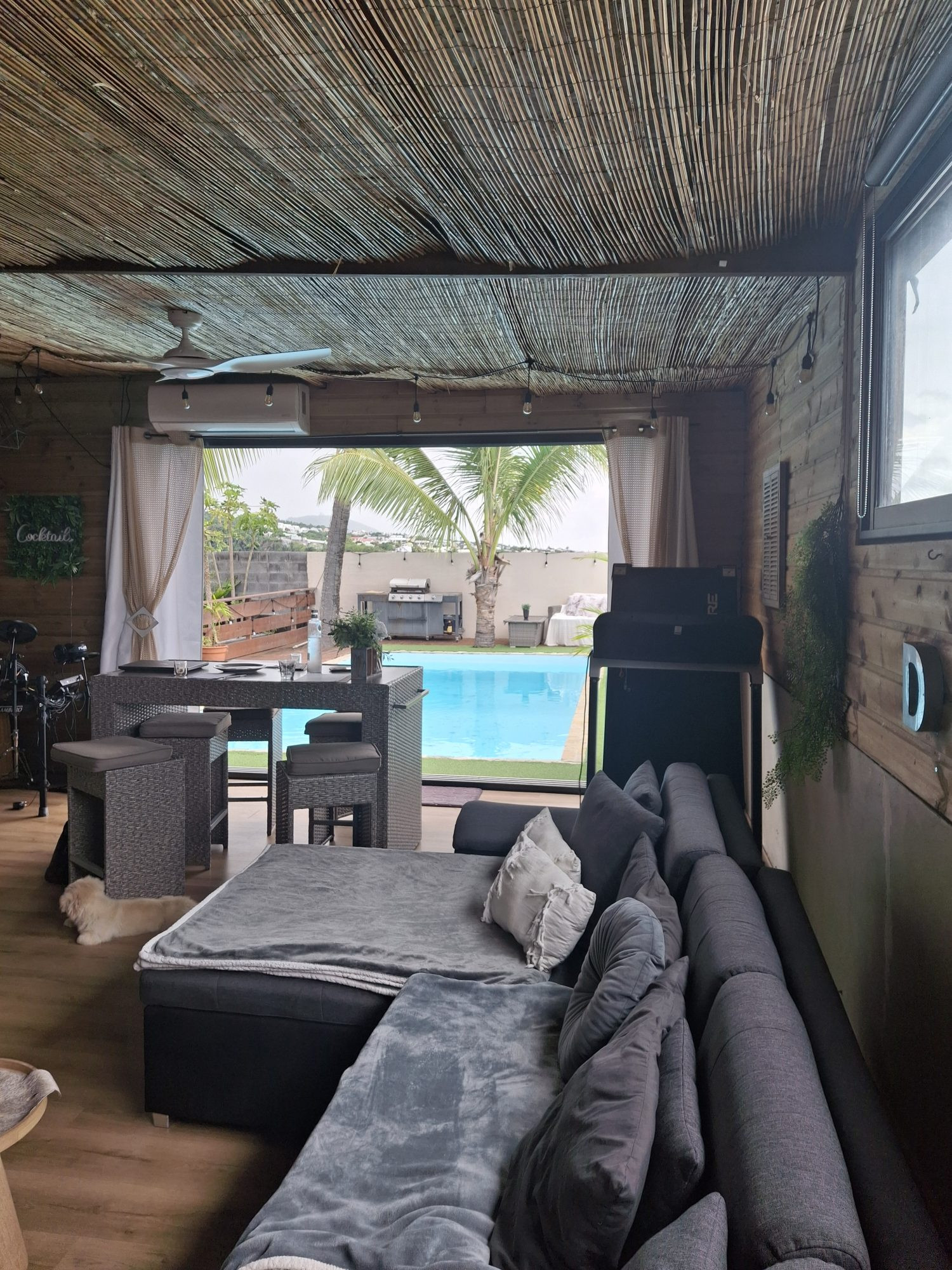 Maison rénovée 115 m² avec piscine et vue mer – Saint-Joseph