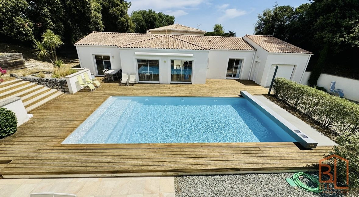 Royan – Exceptional Real Estate Complex in the Heart of Vallières Park, Steps from Grande Conche Beach 3
