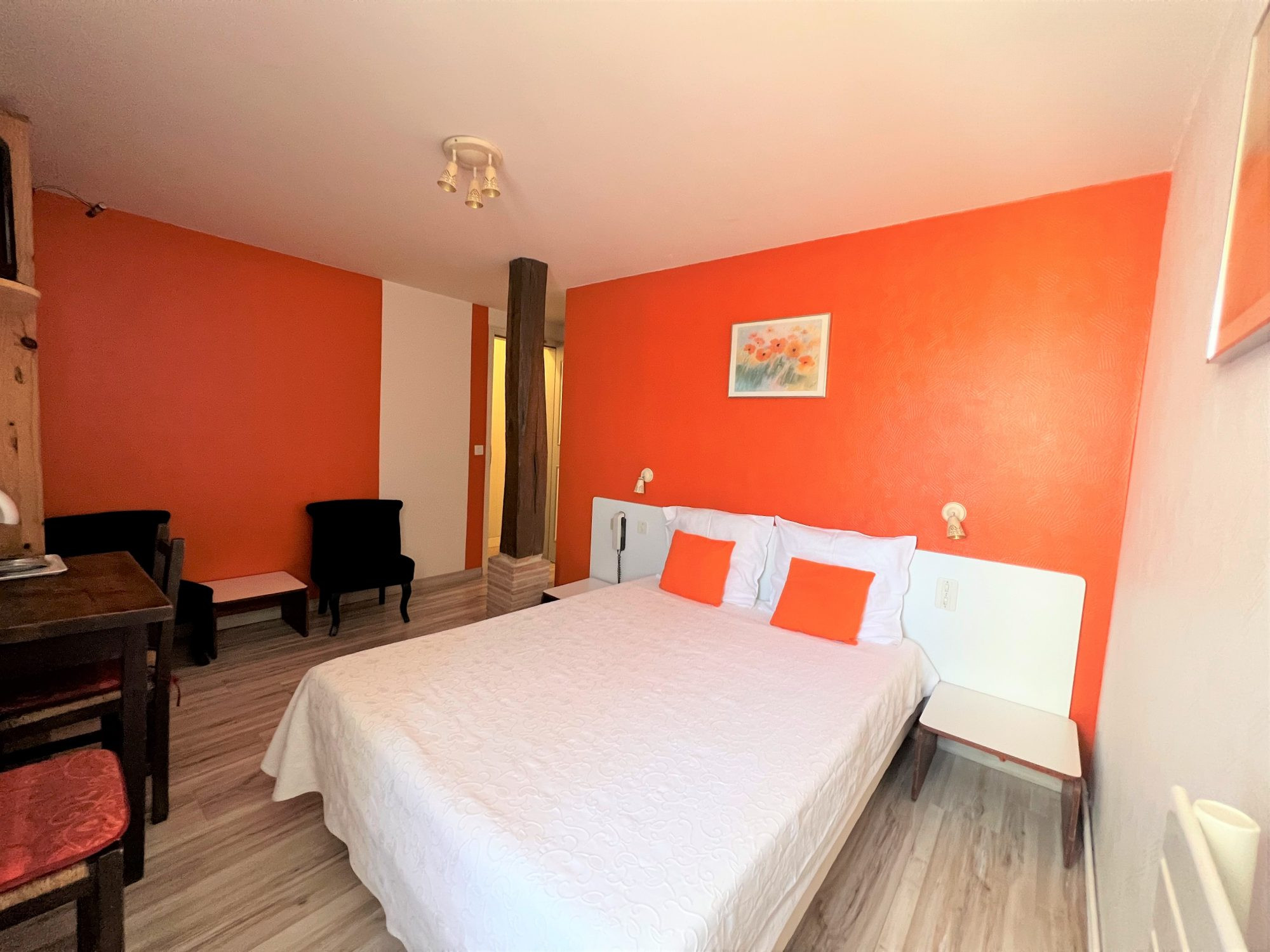 Bourgeois House, Guest Rooms and Restaurant 5