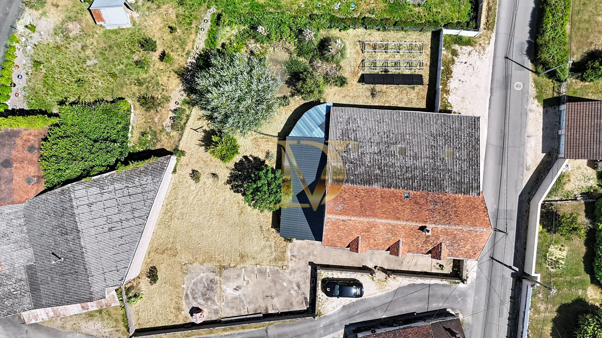 Large family home with 130 m² garage – Saint-Julien-de-Chédon 5