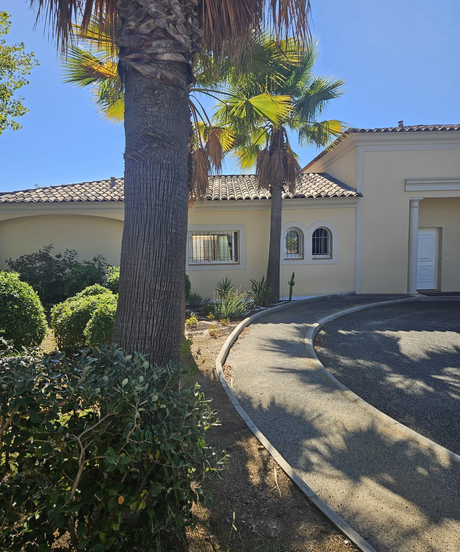 Maison mitoyenne dans petite résidence sécurisée