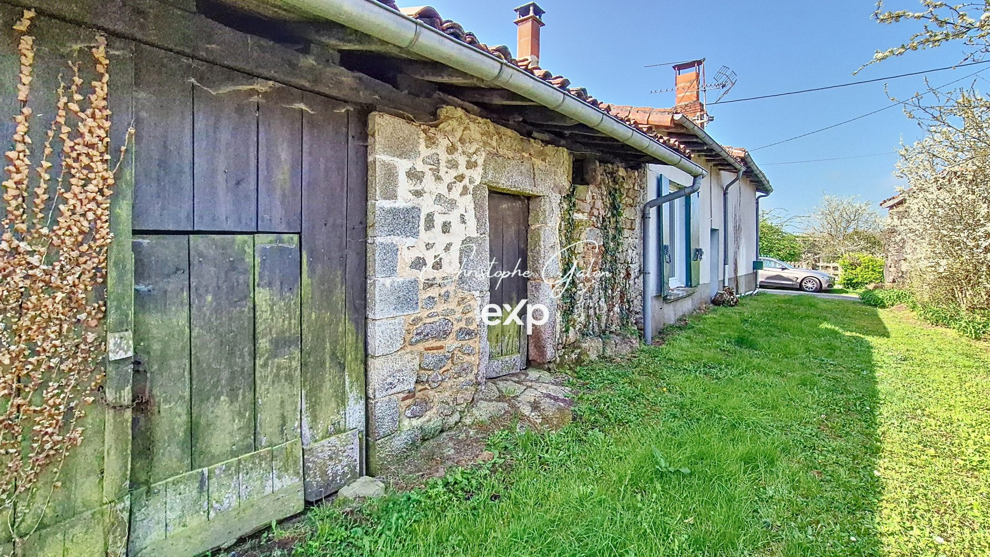 House to Renovate with Outbuildings and Garden 3