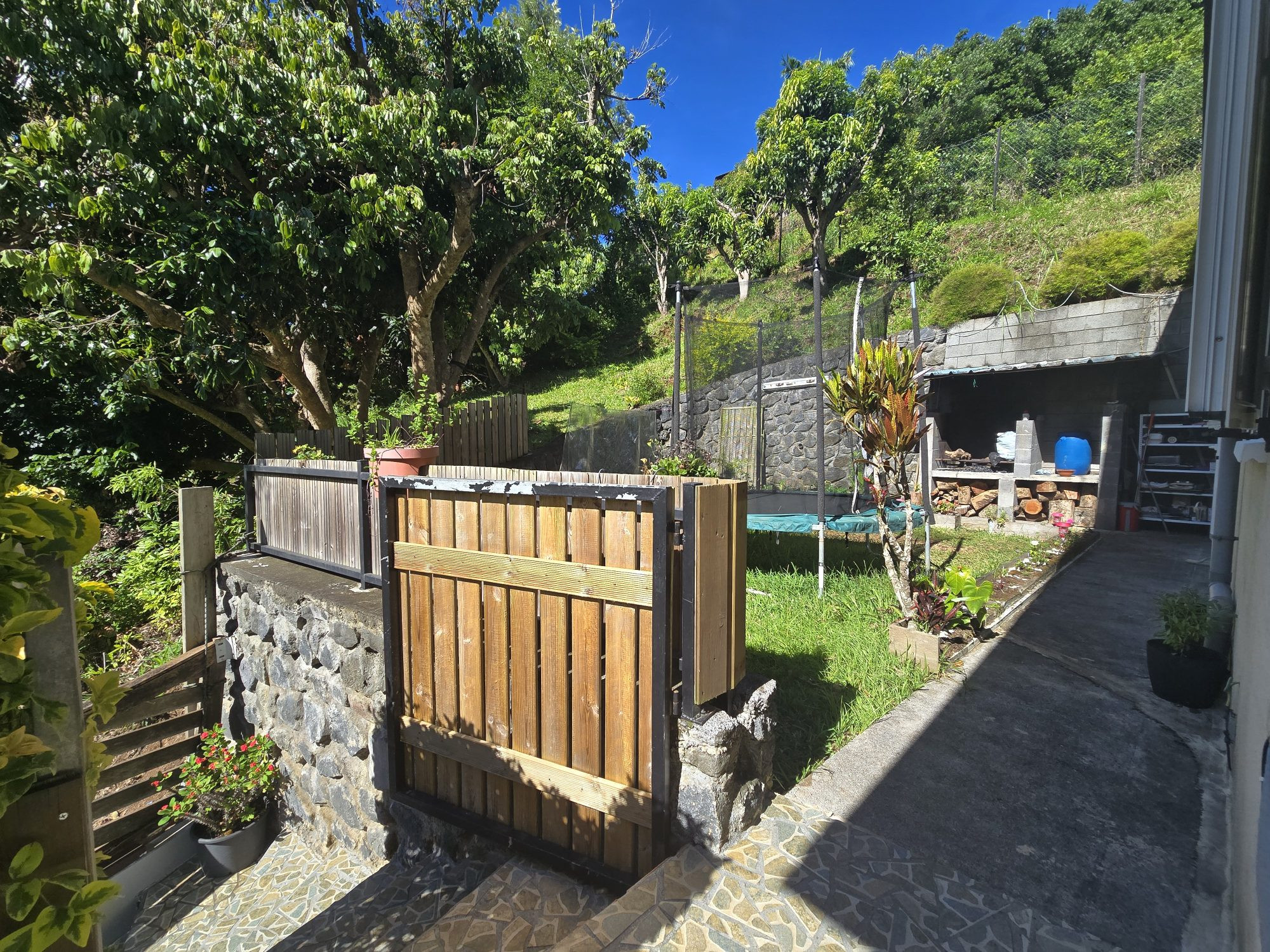 INVESTOR OPPORTUNITY: REAL ESTATE PACKAGE OF 2 HOUSES – L'ENTRE-DEUX 4