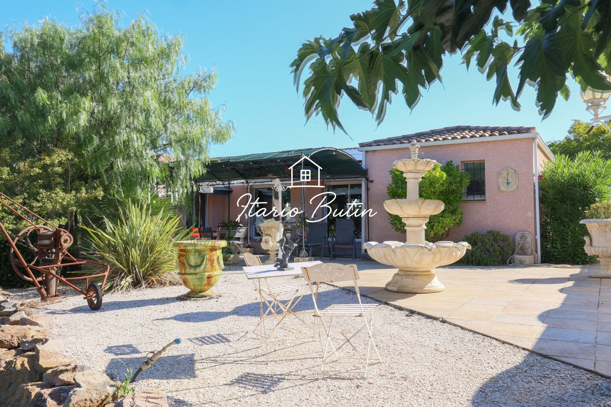 6-Bedroom Villa with Underground Swimming Pool and Large Plot 5
