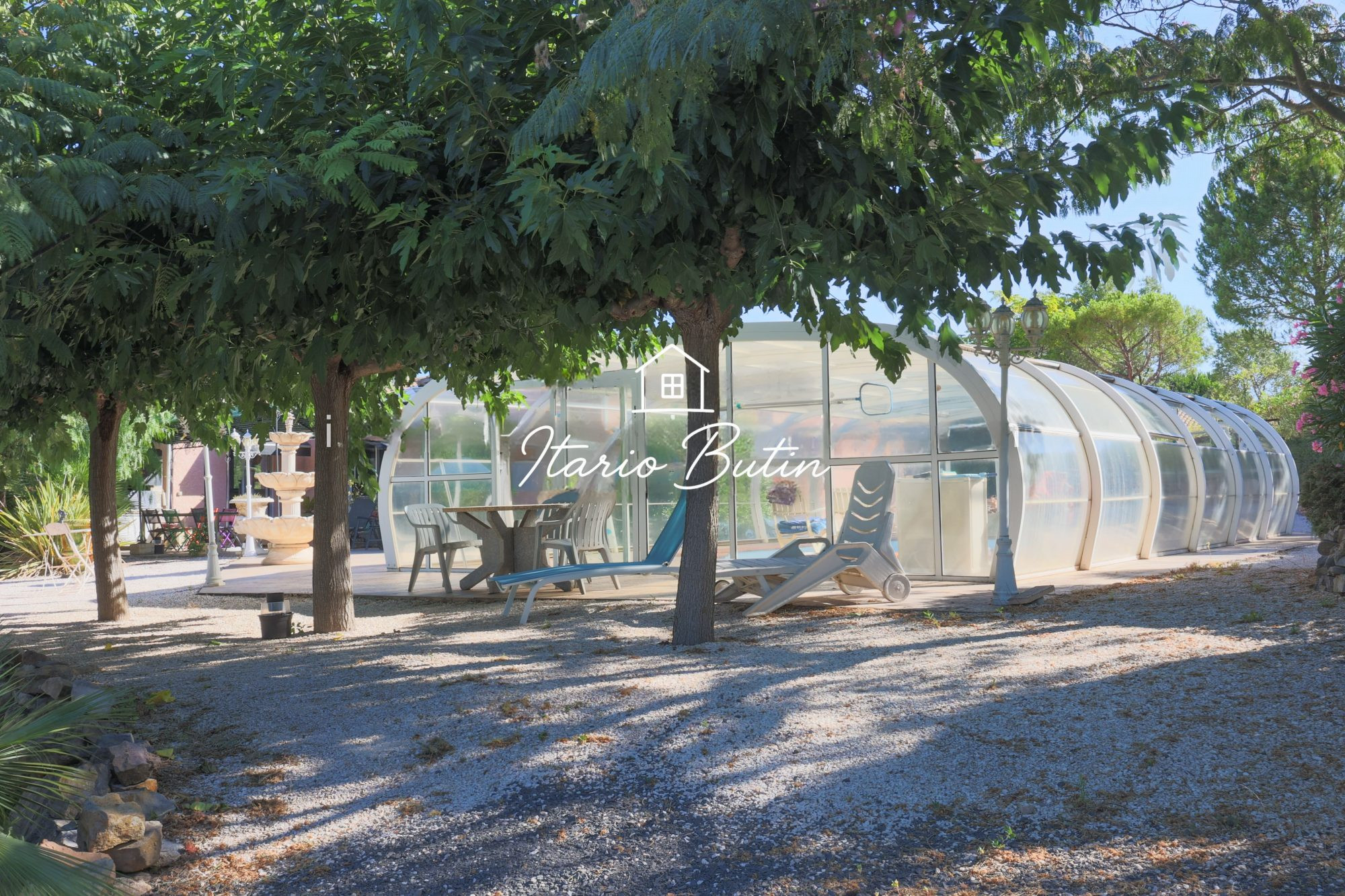 Villa Type 6 avec piscine sous sol et grand terrain