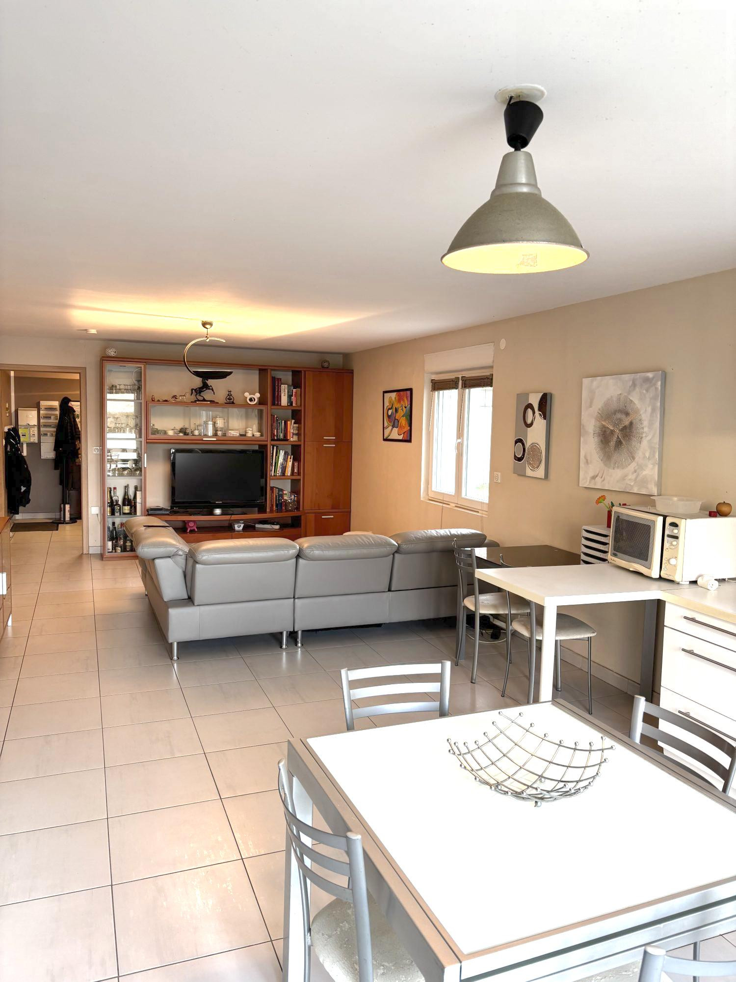 Logement indépendant dans corps de ferme rénové – 6 pièces piscine