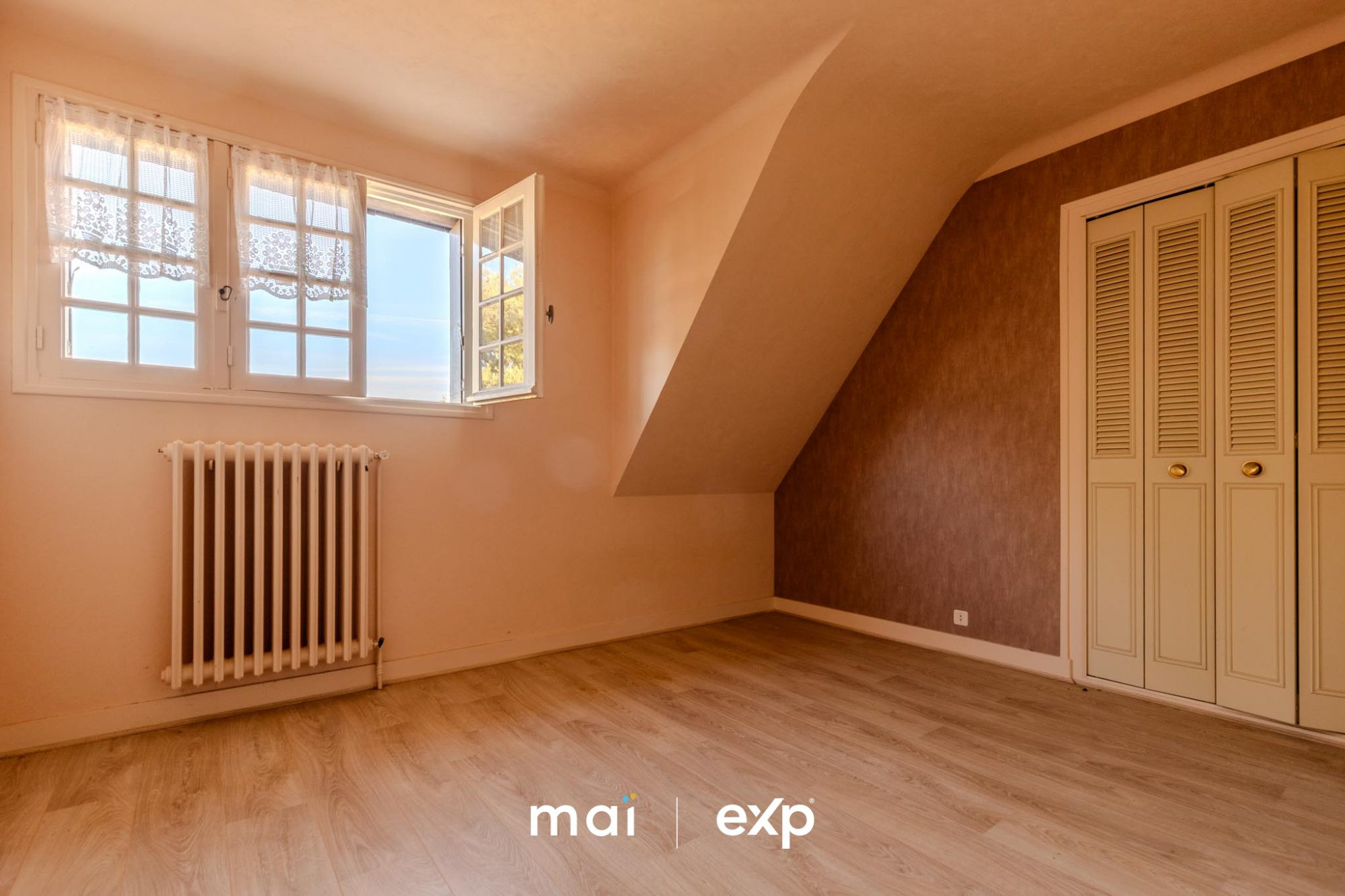 Family Home with 5 Bedrooms — Étel, 3 Minutes from Town Center and the Ria 5