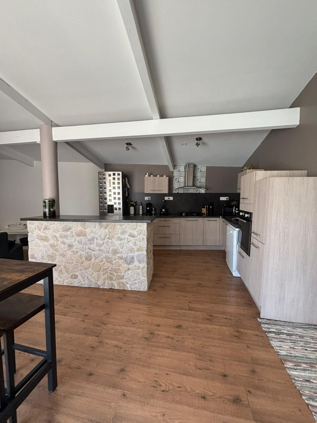 Maison 8 pièces 241 m² · à Saint-Geniès-de-Comolas · 241 m² · 476 500 €
