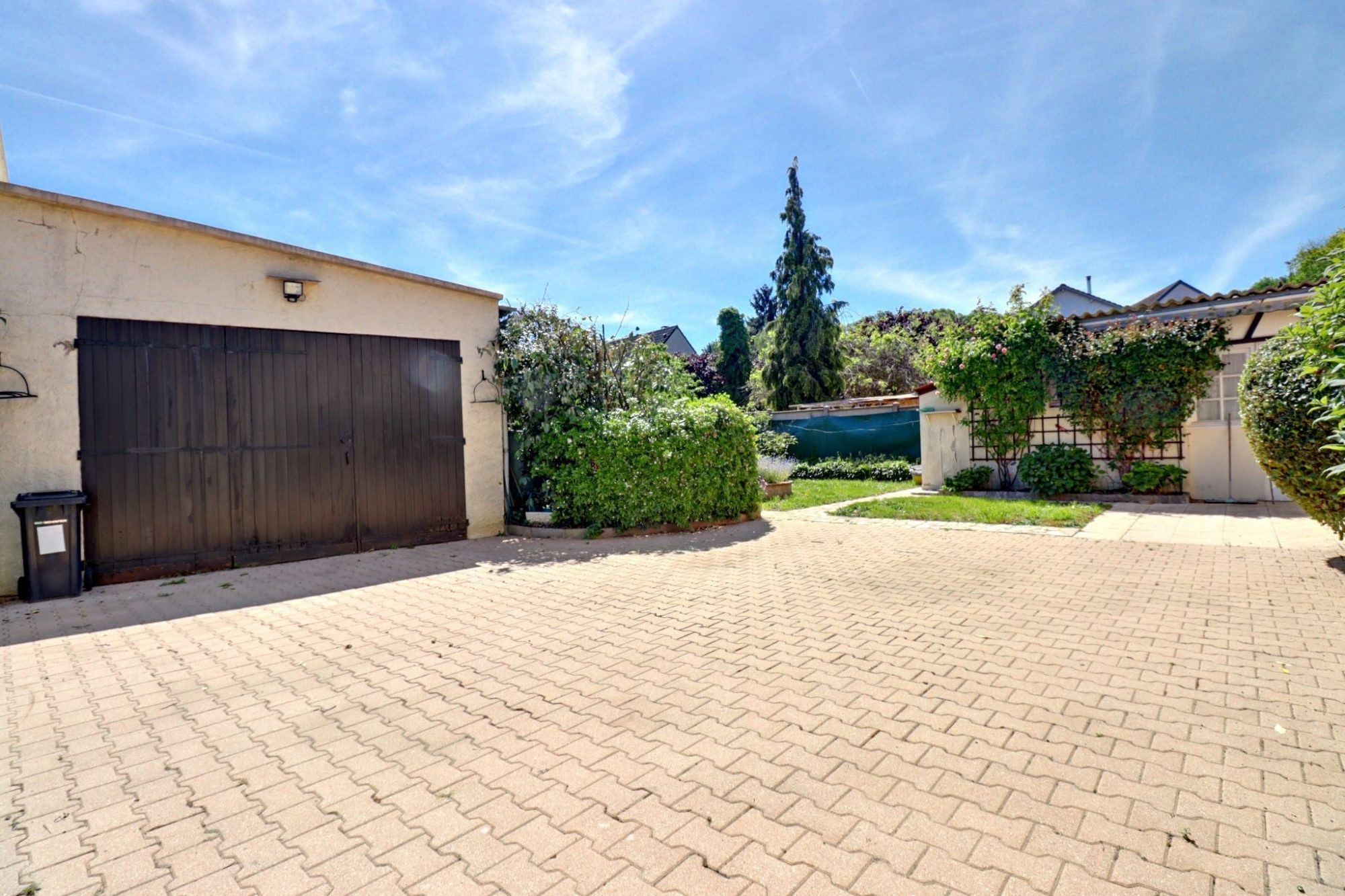 Maison 6 pièces 150 m² · à Pierres · 150 m² · 245 000 €