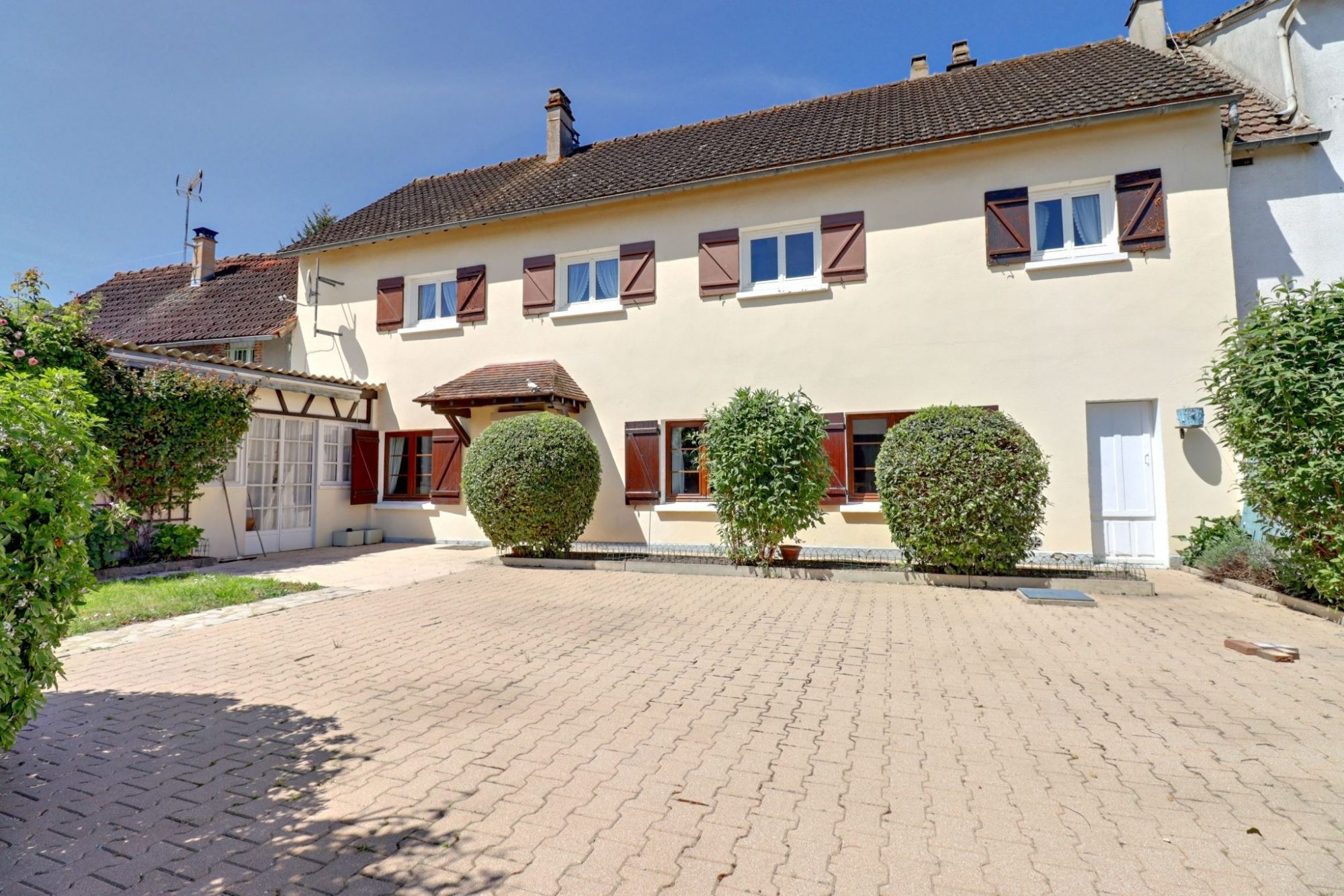Maison à vendre à Pierres, 150 m²
