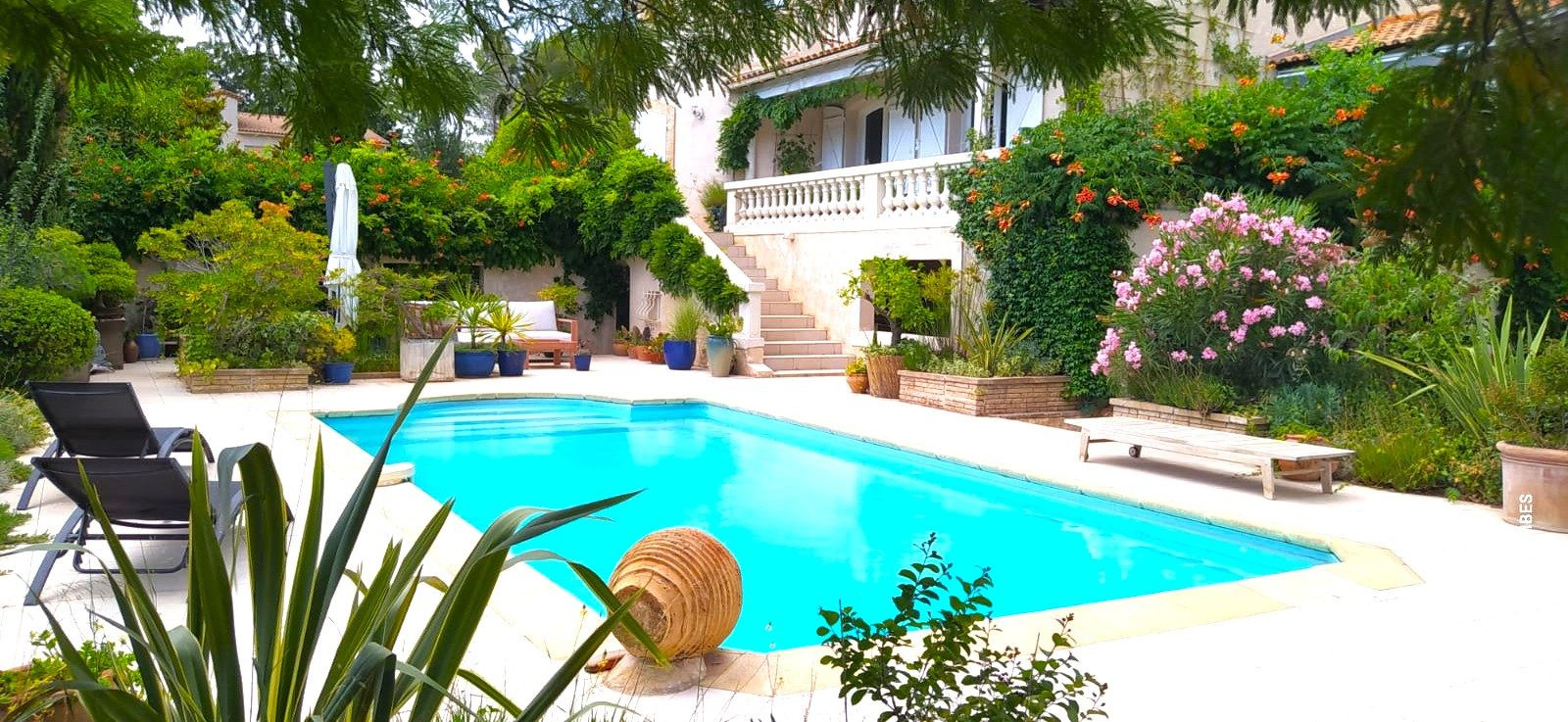 VILLA T6 AVEC 2300M² DE JARDIN
