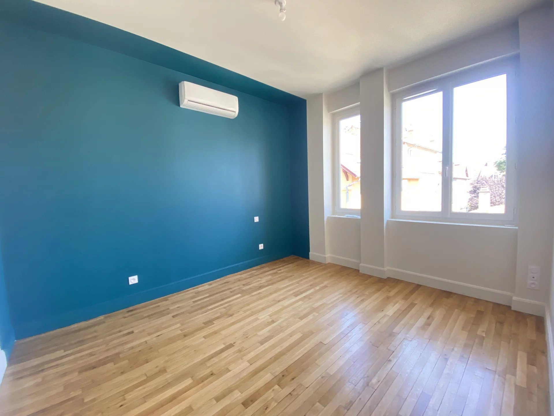 03200 VICHY - 3-ROOM TOWNHOUSE WITH GARAGE AND PATIO 5