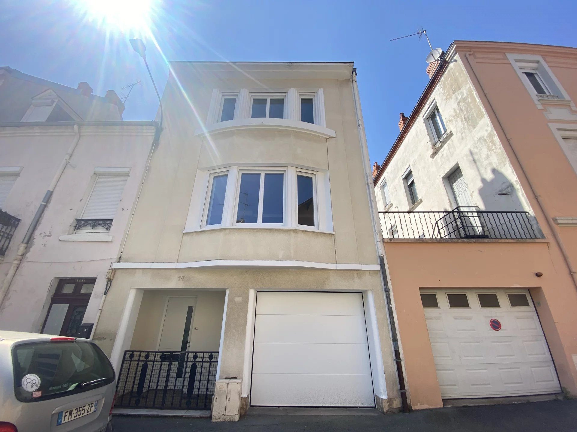 03200 VICHY - 3-ROOM TOWNHOUSE WITH GARAGE AND PATIO