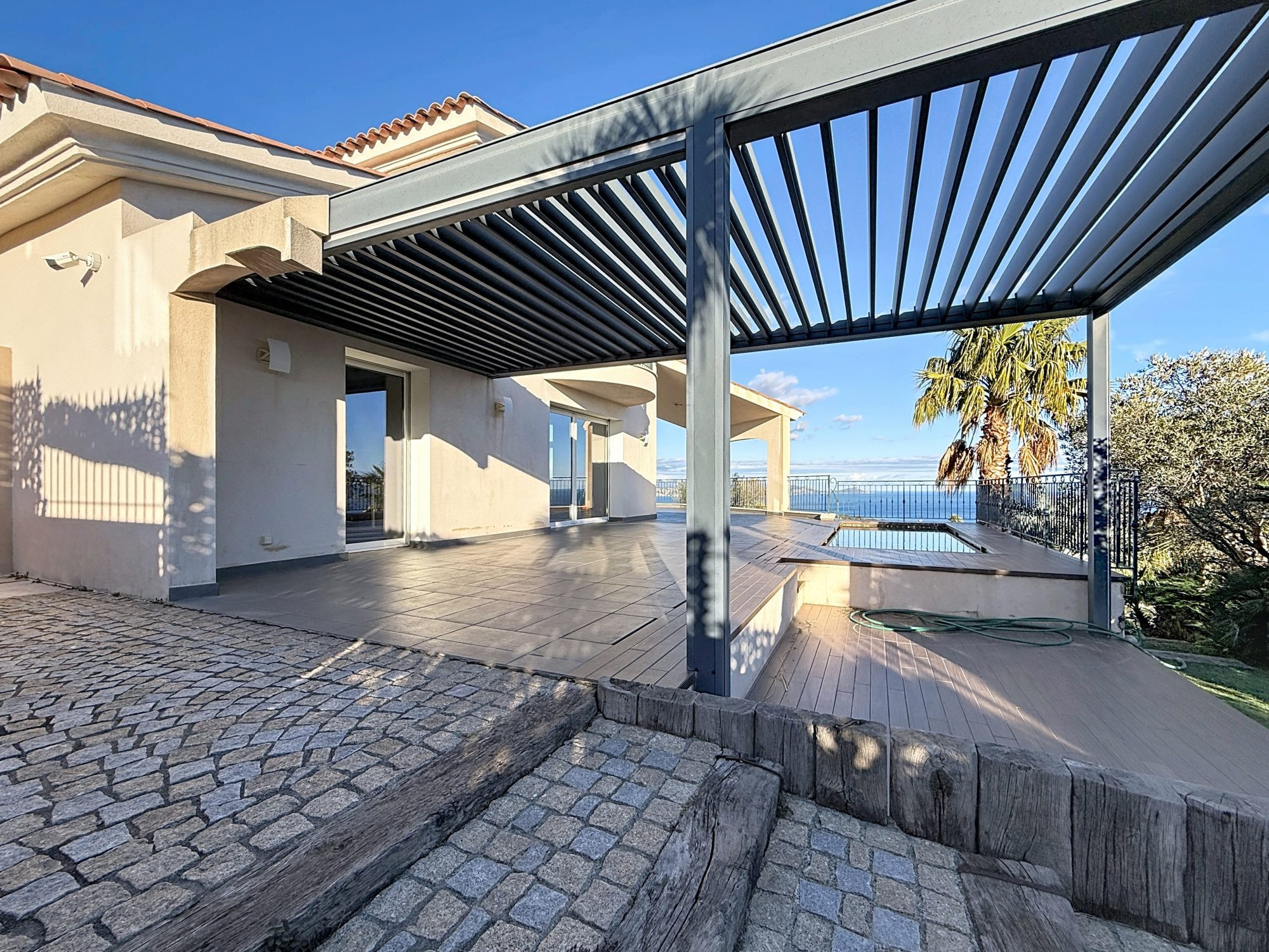 Maison 4 pièces 197 m² · à Fréjus · 197 m² · 1 837 000 €