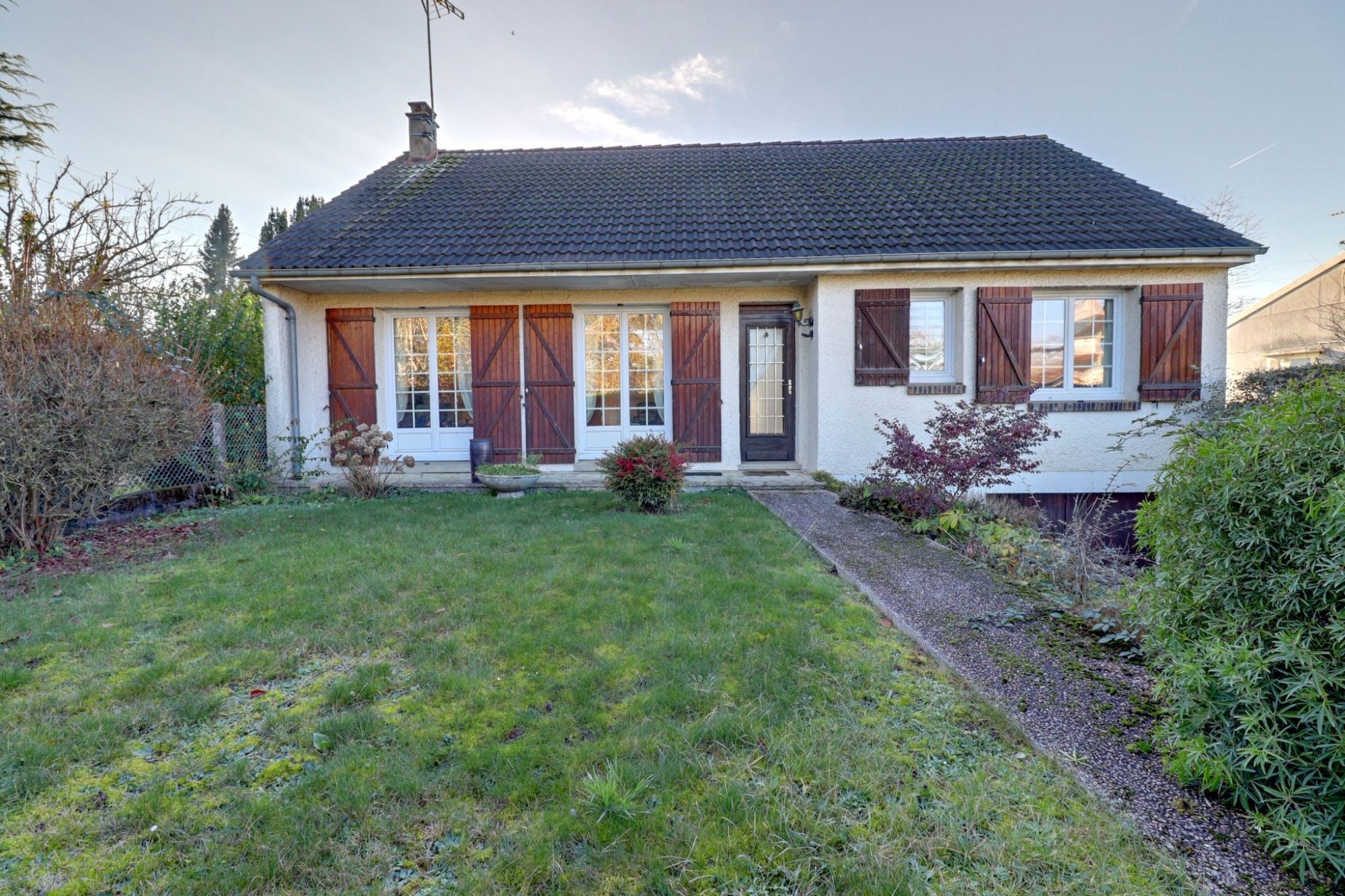 Maison 5 pièces, 4 chambres et sous sol total