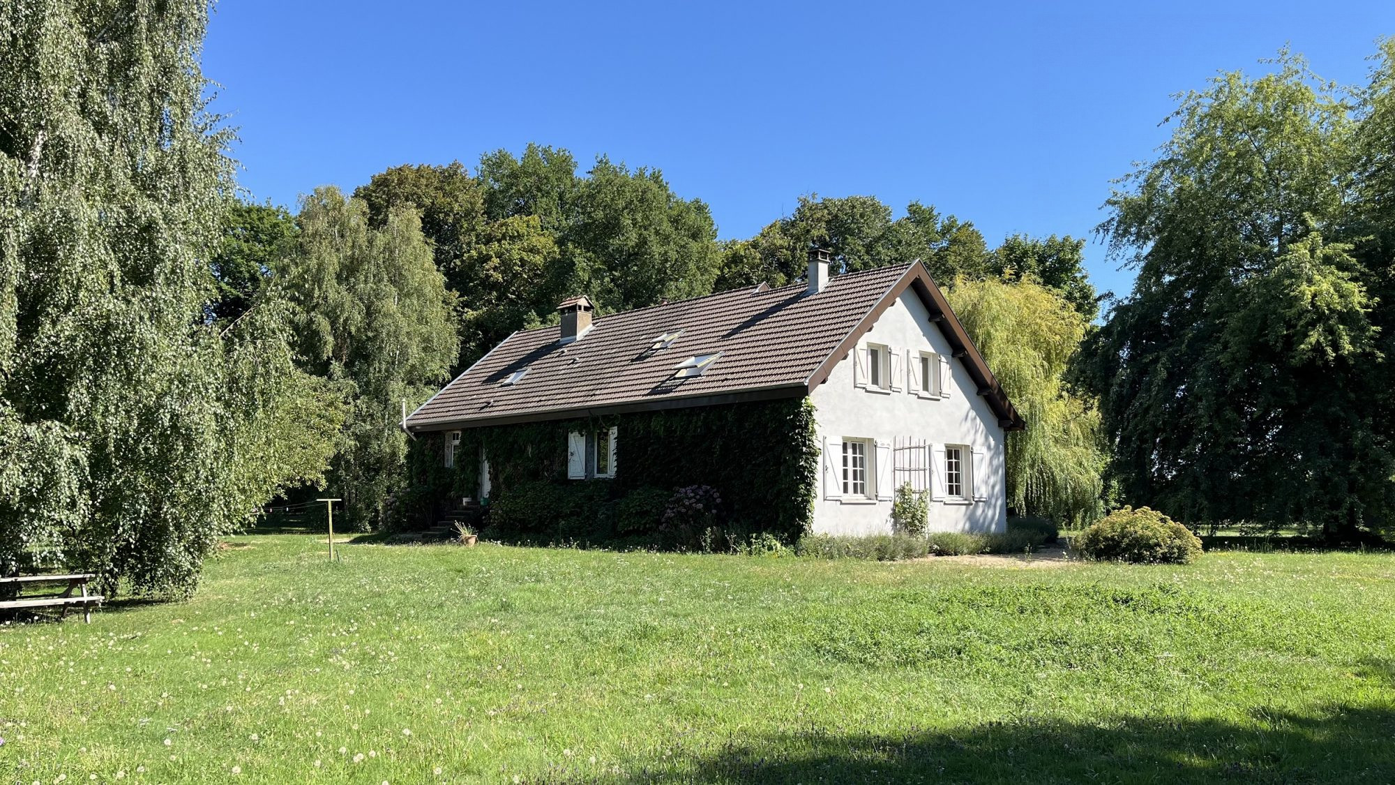 Beautiful family home, 12 rooms, 7 bedrooms, with large garden and swimming pool 3
