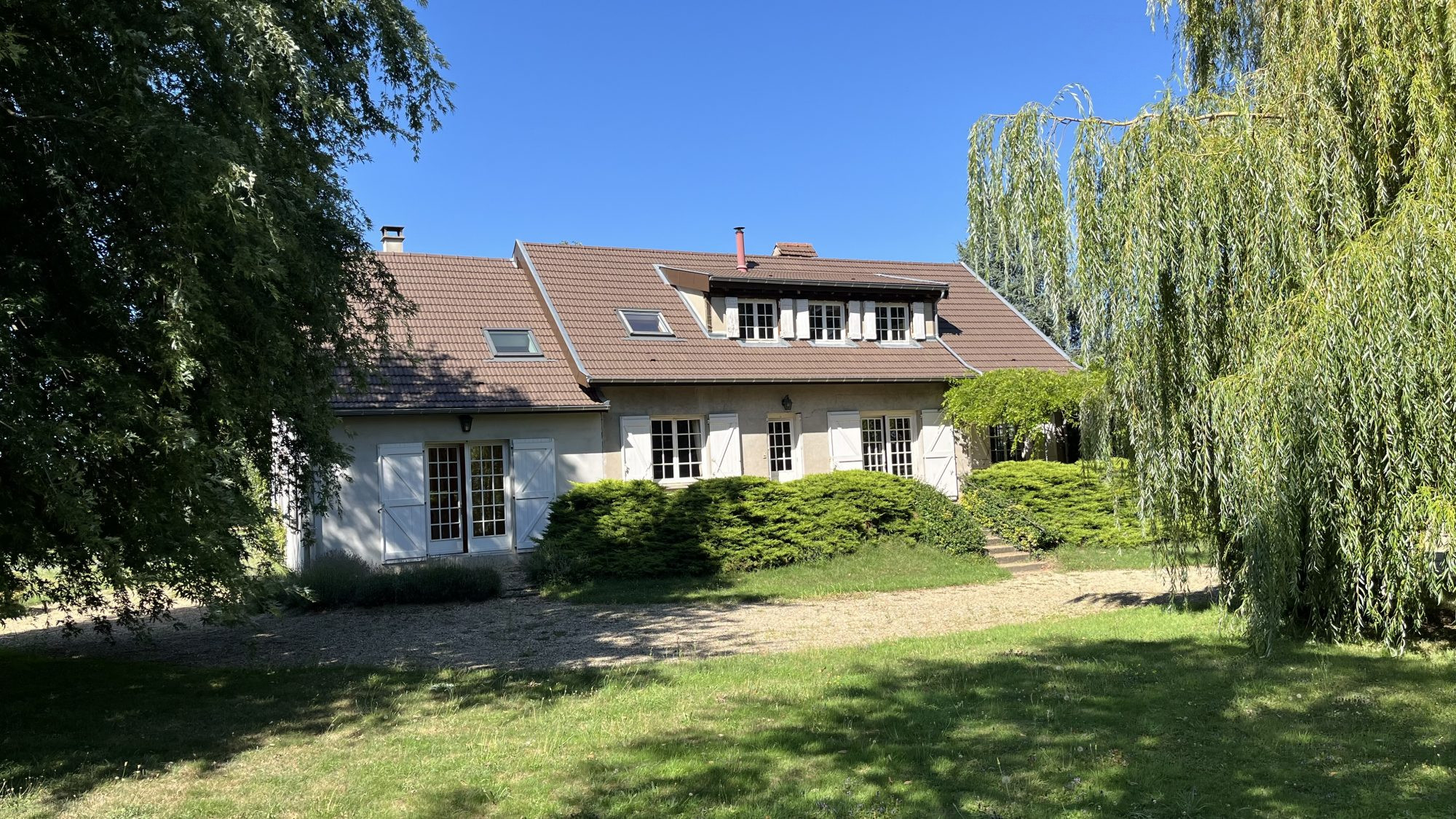 Belle maison familiale 12 pièces, 7 chambres, avec grand jardin et piscine