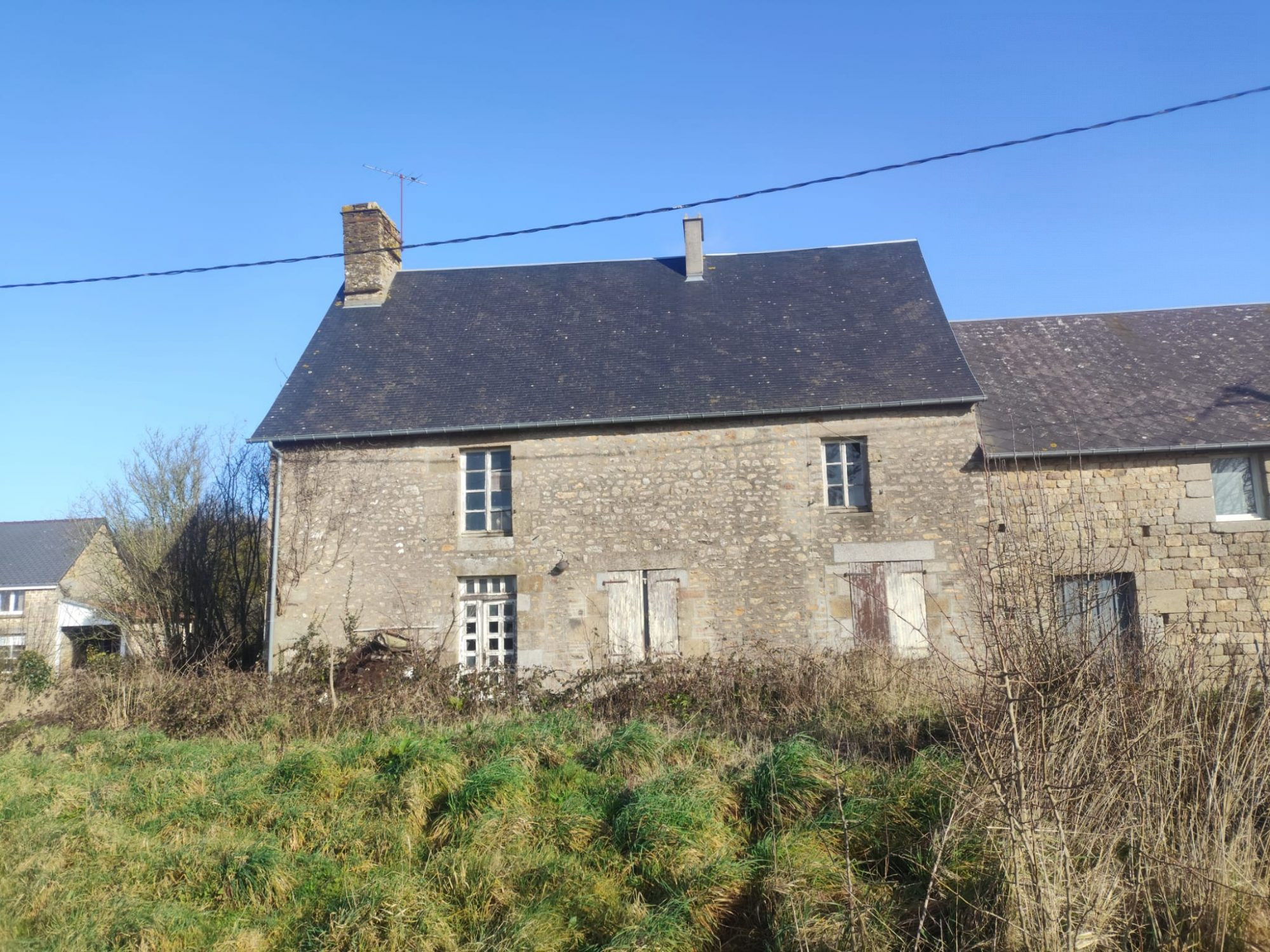 Sets of houses + outbuildings + land 3