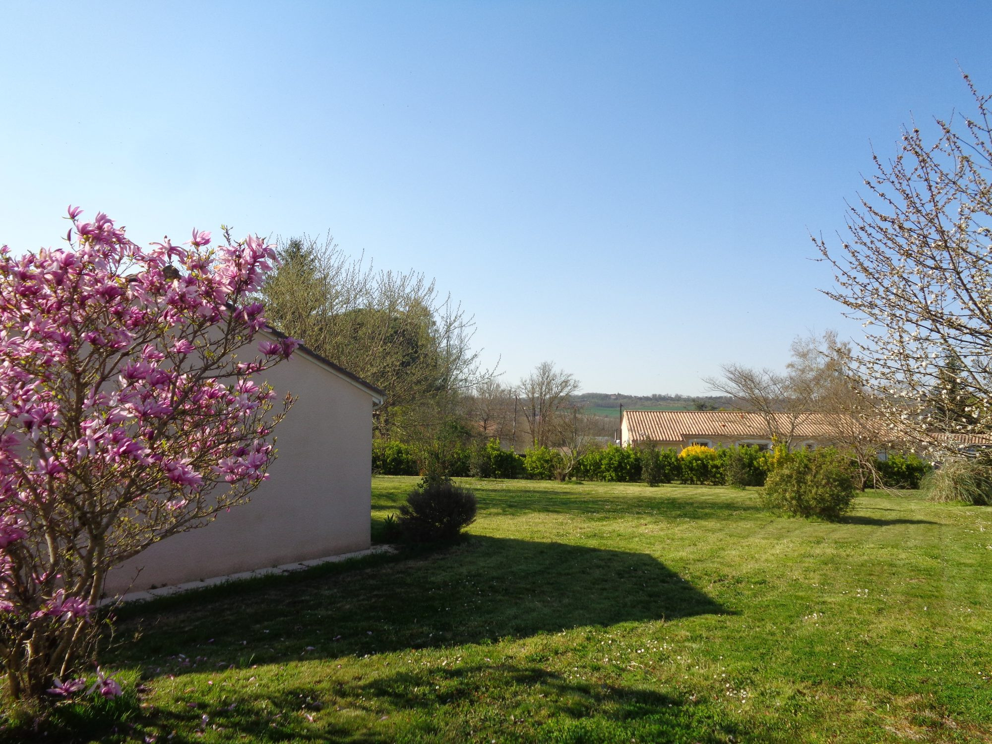 Superbe pavillon de plein pied de 95 m², 2315 m² de terrain, au calme, avec vues.