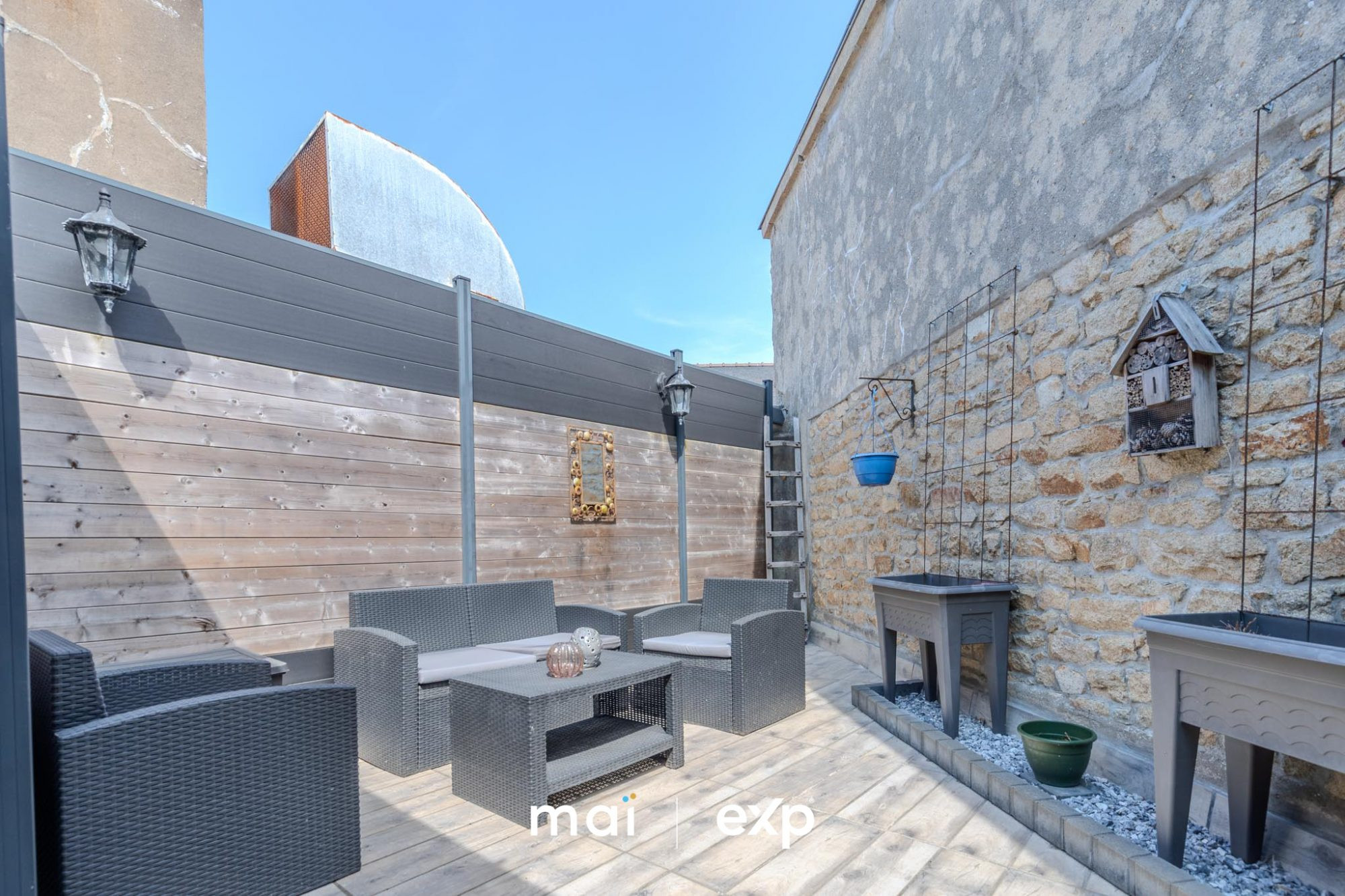 Immeuble à vendre à Étel centre – Maison de ville, commerce et potentiel d’investissement
