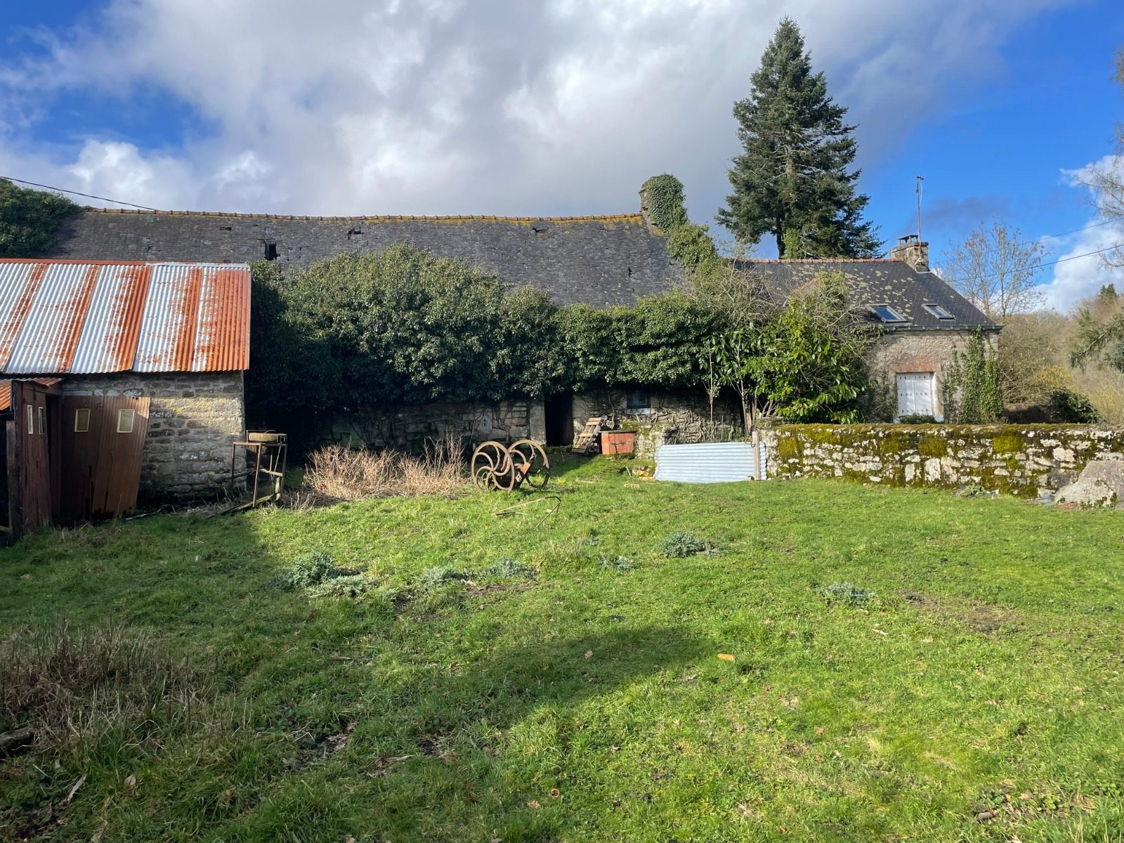 Maison en pierre à réhabiliter