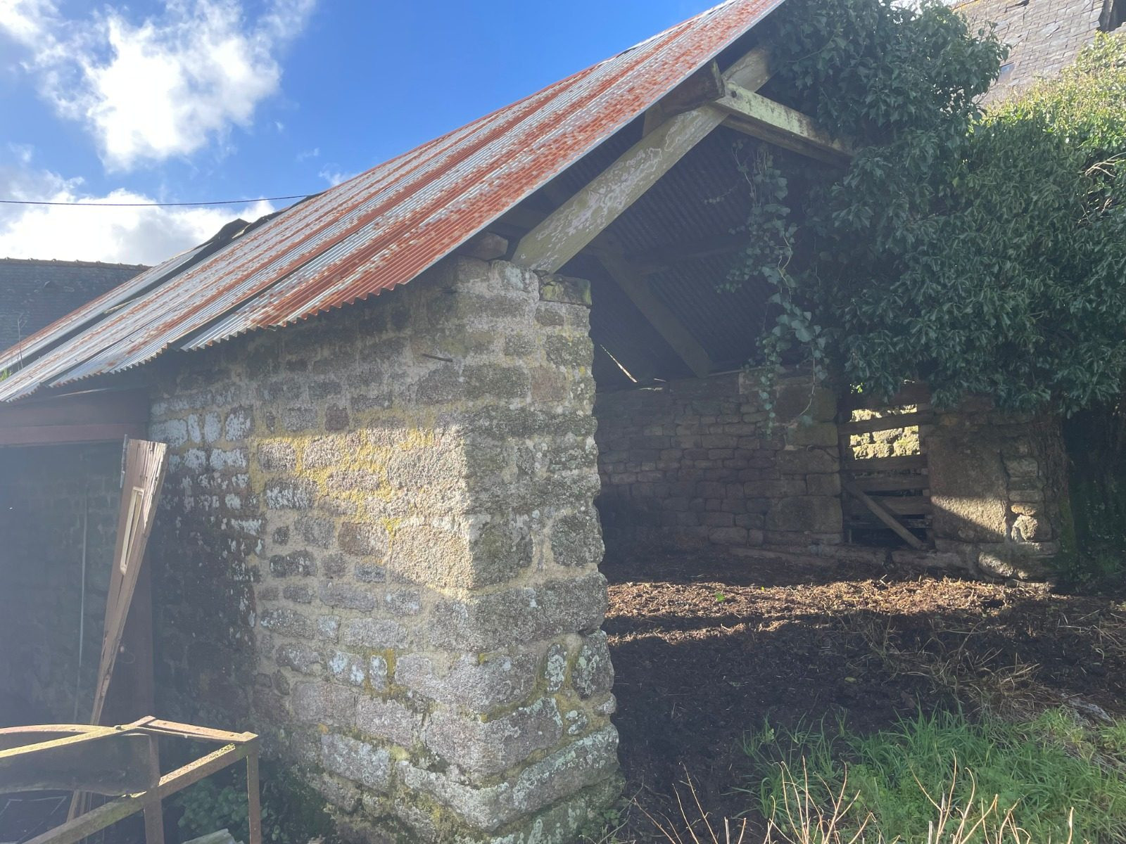 Maison en pierre à réhabiliter