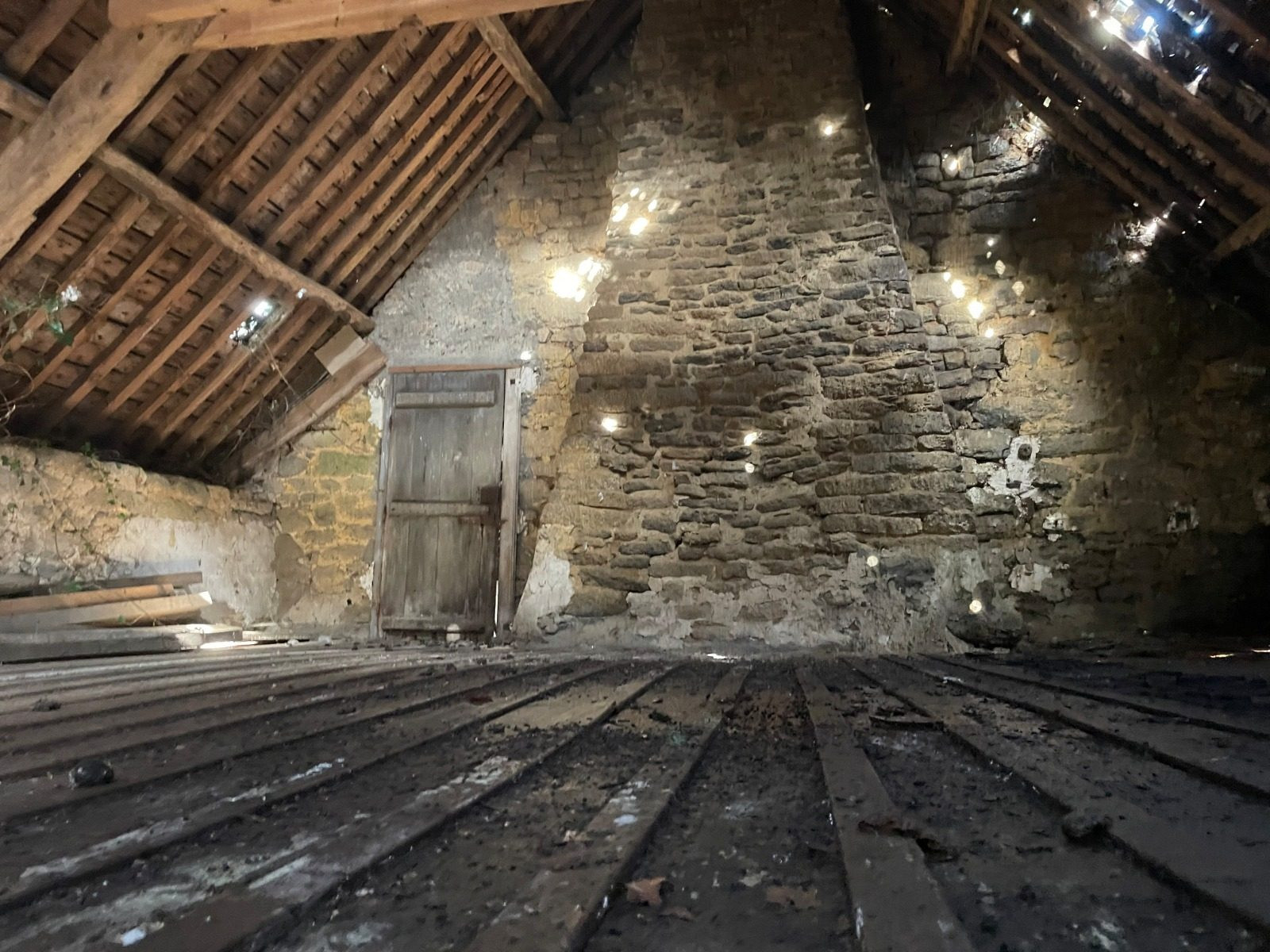 Stone house to renovate 3