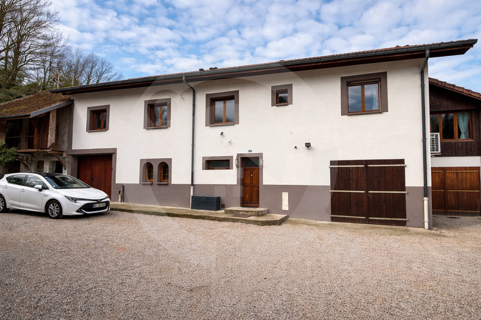 Corps de ferme rénové 275 m² ARTHAZ PND -  6 chambres