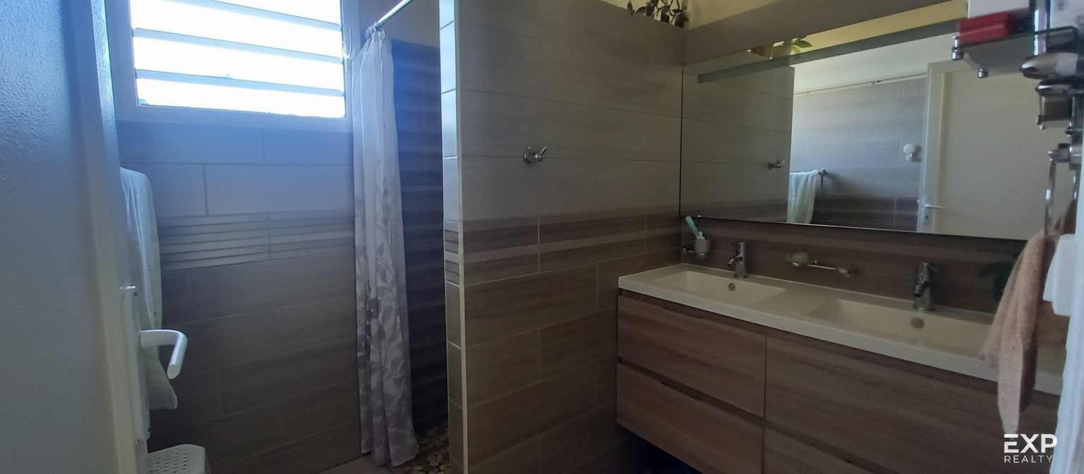 À VENDRE - Ensemble immobilier rentable – Maison F4 + T2 + local commercial – 400 000 € – Sainte-Marie La Grande Montée