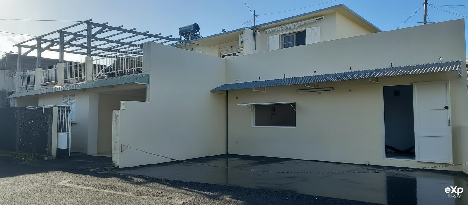 À VENDRE - Ensemble immobilier rentable – Maison F4 + T2 + local commercial – 400 000 € – Sainte-Marie La Grande Montée
