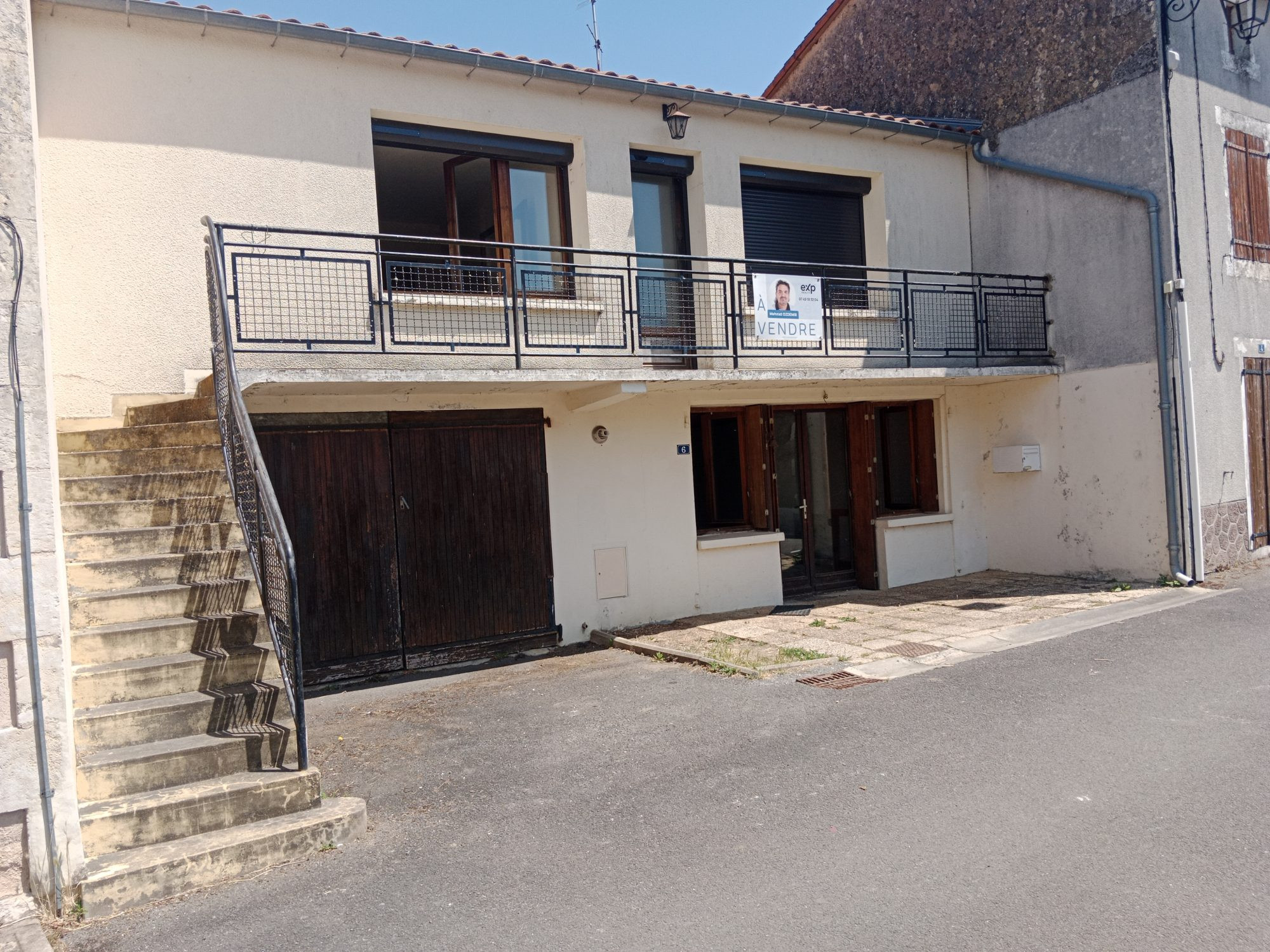 Characterful House 138 m² – 3 Bedrooms – Terrace, Garden & Large Garage – Town Centre 2