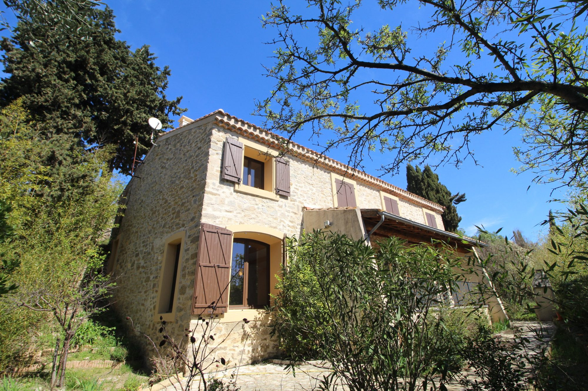 MAISON DE VILLAGE - PIERRES APPARENTES