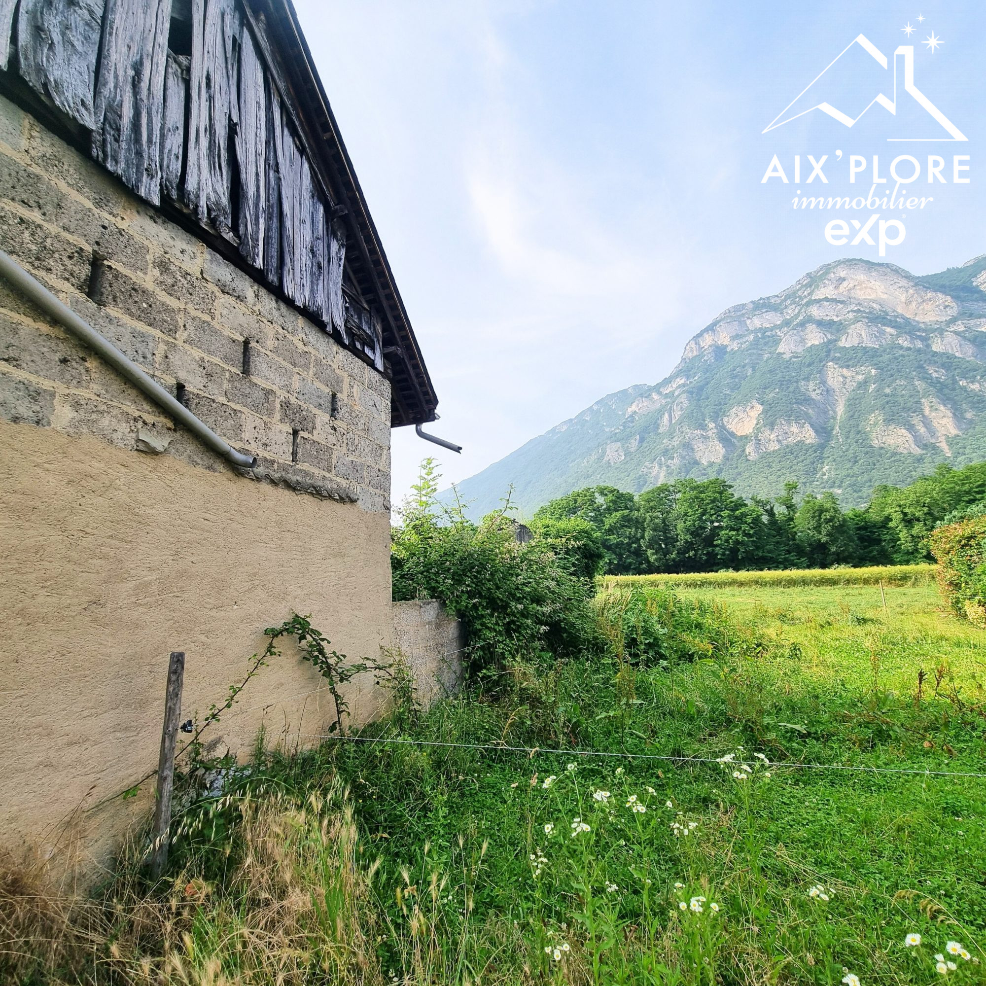 House 53m² to renovate - 400m² land 5