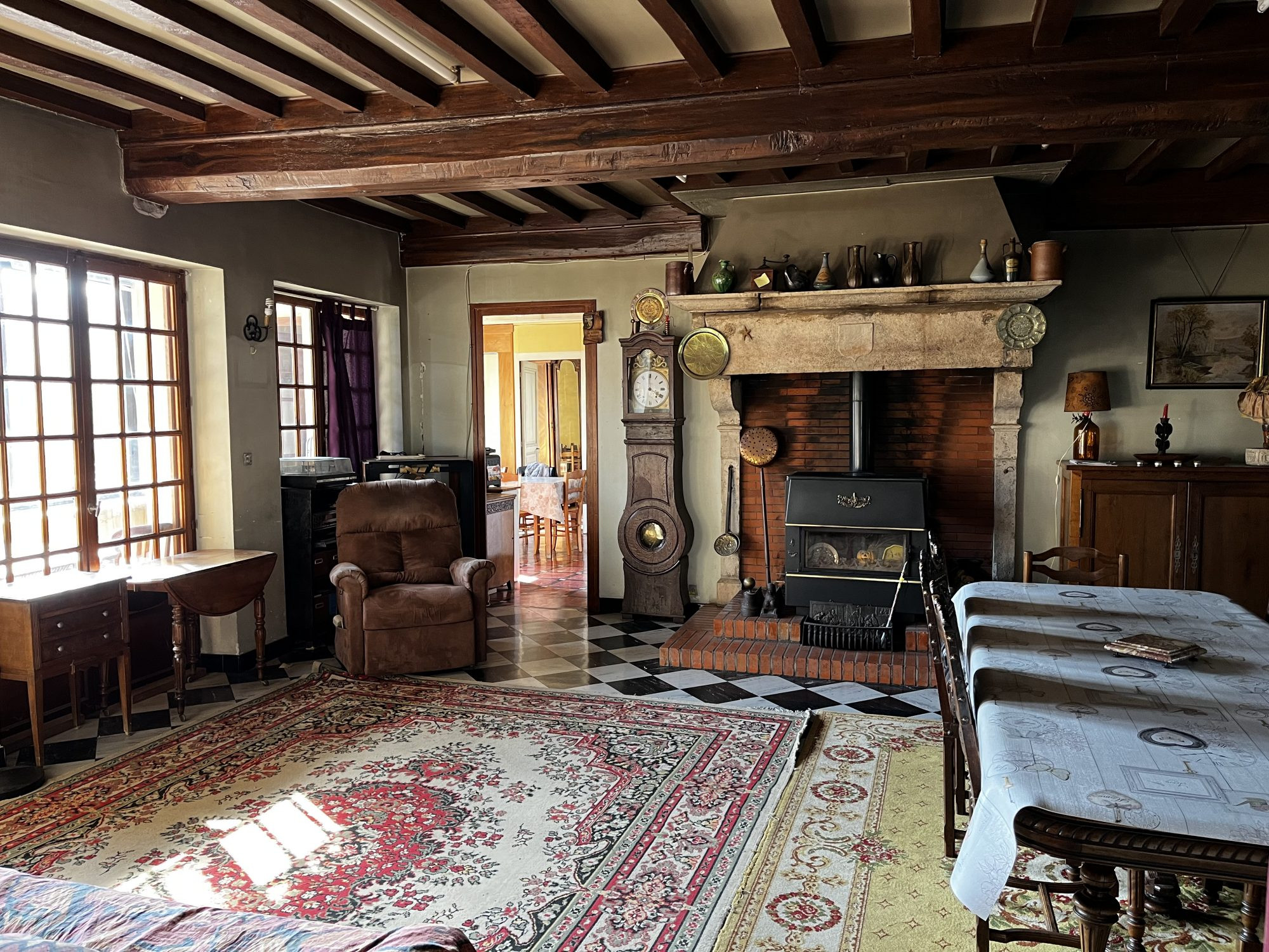 Character house to renovate, 229 m², outbuildings - Land of 1280m² 3