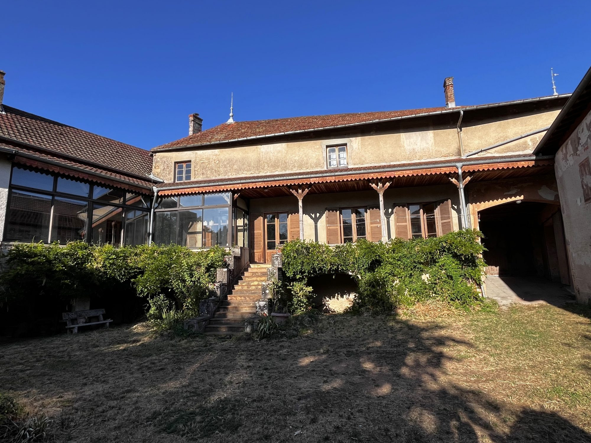 Character house to renovate, 229 m², outbuildings - Land of 1280m² 2