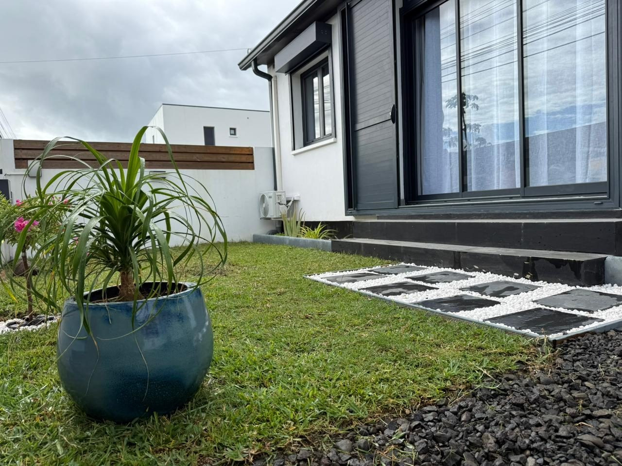 🏠Charmant F2 Moderne avec Grand Jardin Privatif – Saint-Louis (97450)