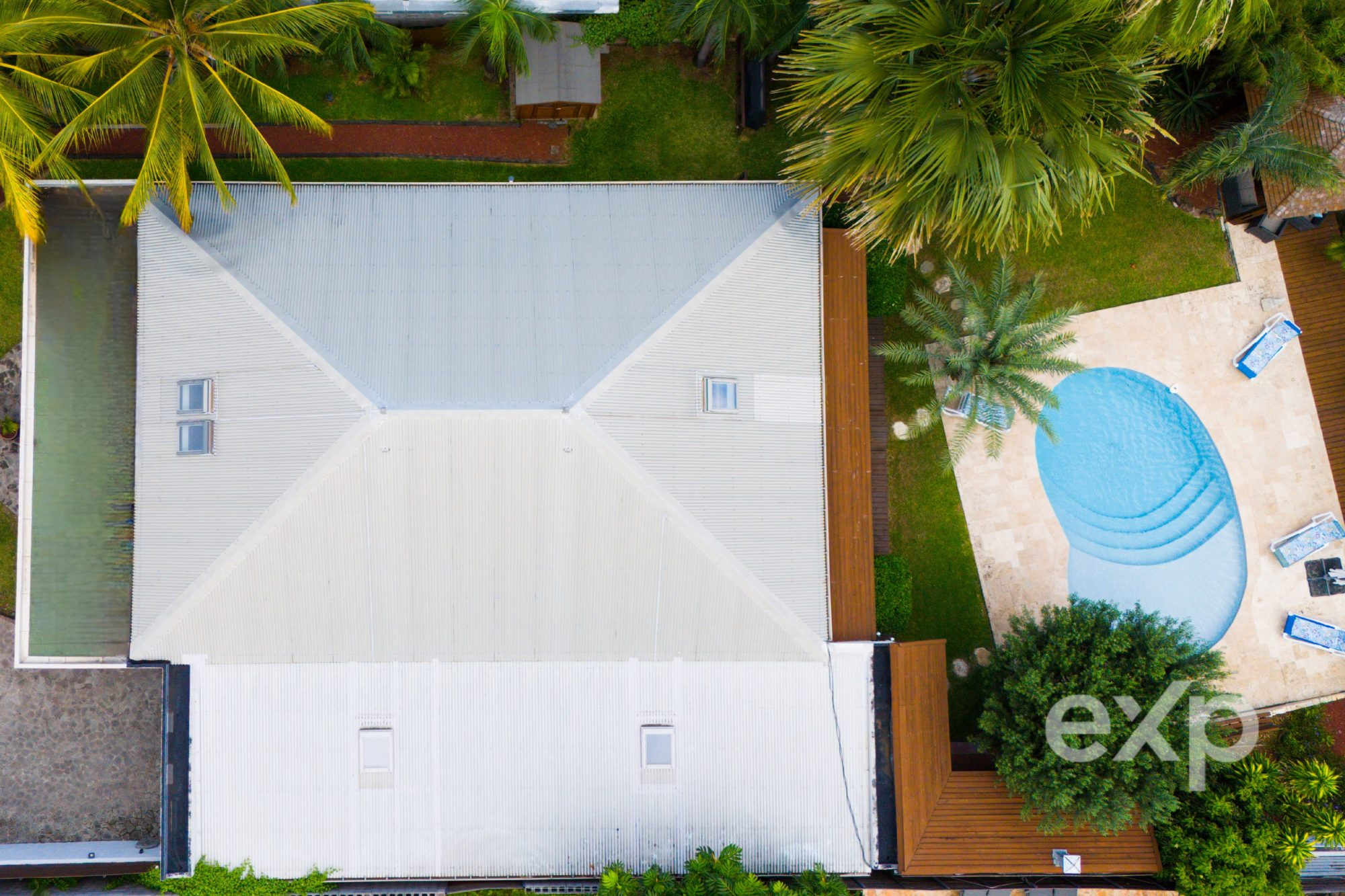 Liv en EXCLUSIVITÉ – Villa créole avec piscine, dépendance et fort potentiel professionnel – Saint-Paul Cambaie – Proche CHOR