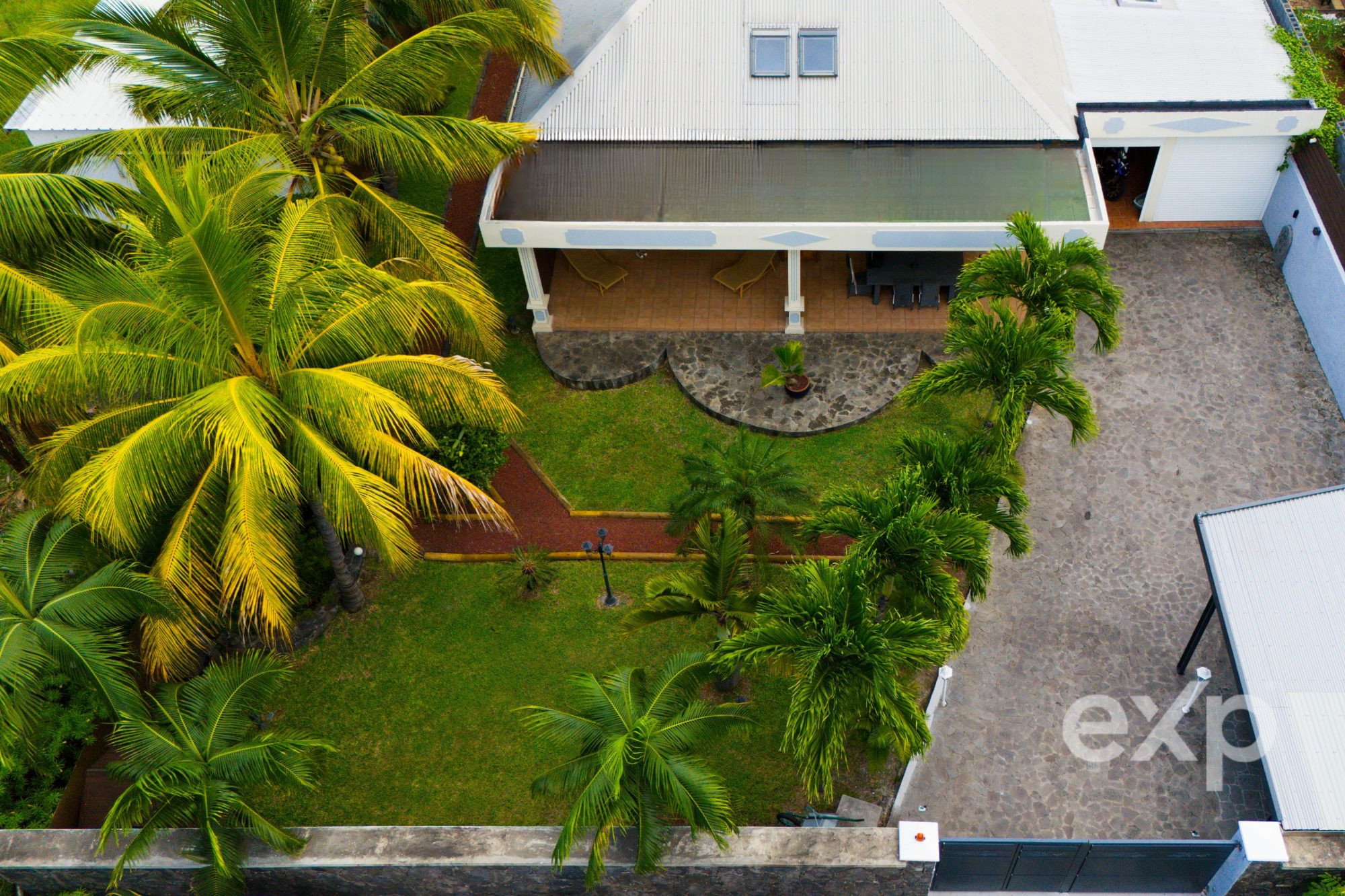 Liv en EXCLUSIVITÉ – Villa créole avec piscine, dépendance et fort potentiel professionnel – Saint-Paul Cambaie – Proche CHOR