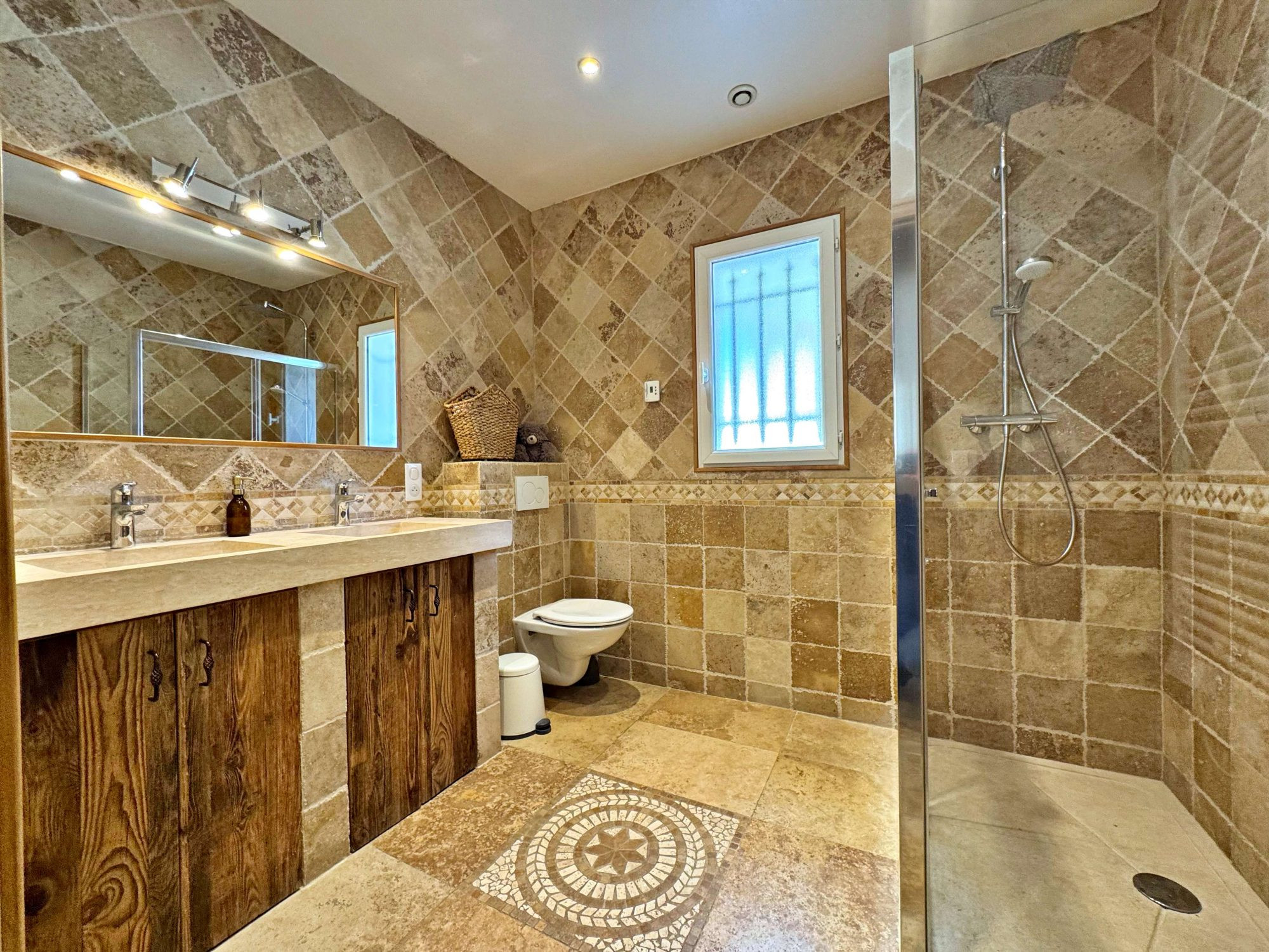 Maison 6 pièces 173 m² · à Peyroules · 173 m² · 899 000 €