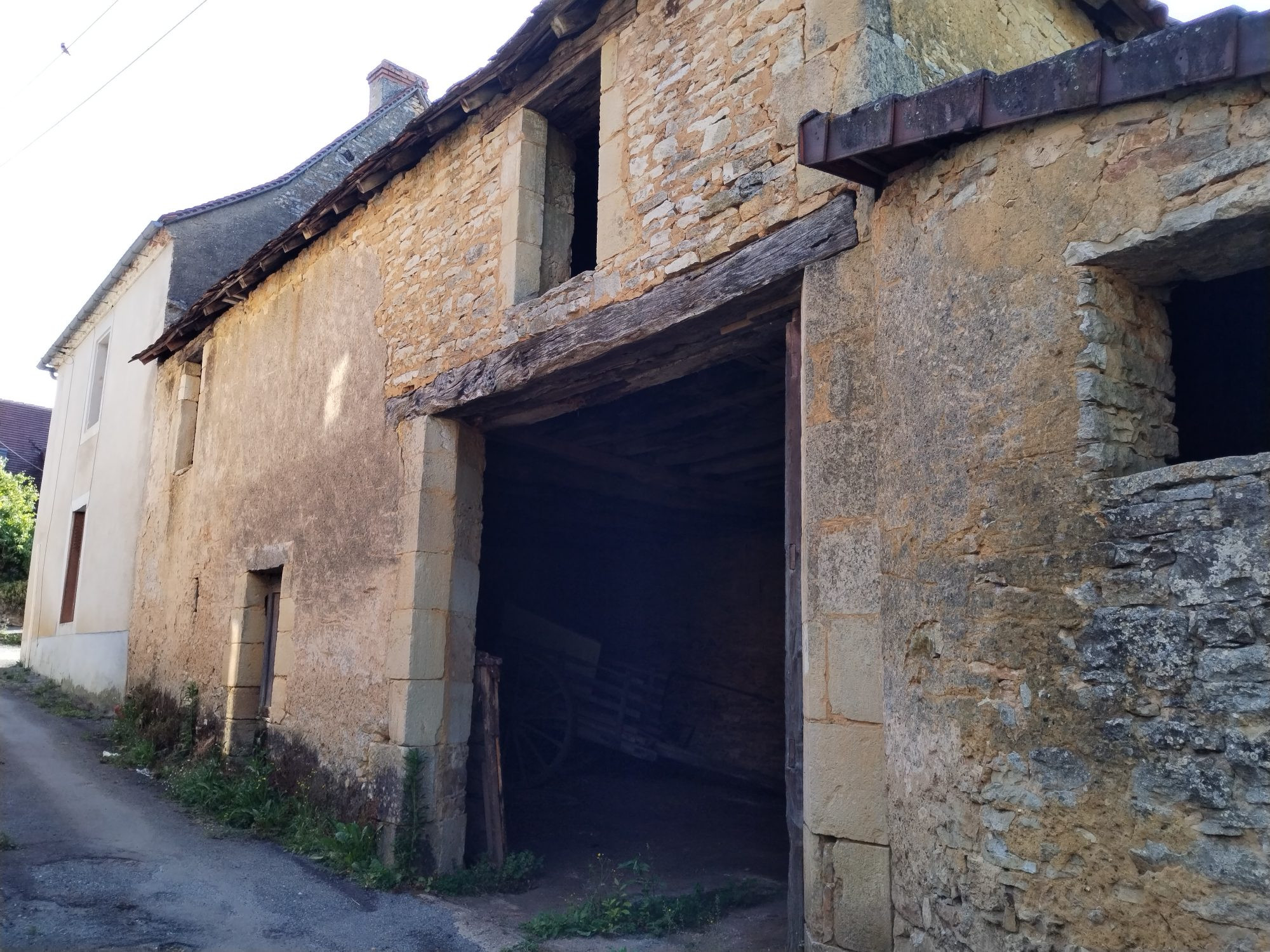 Ensemble immobilier de caractère – Maison + grange en pierre à fort potentiel ( 2 mandats distincts)