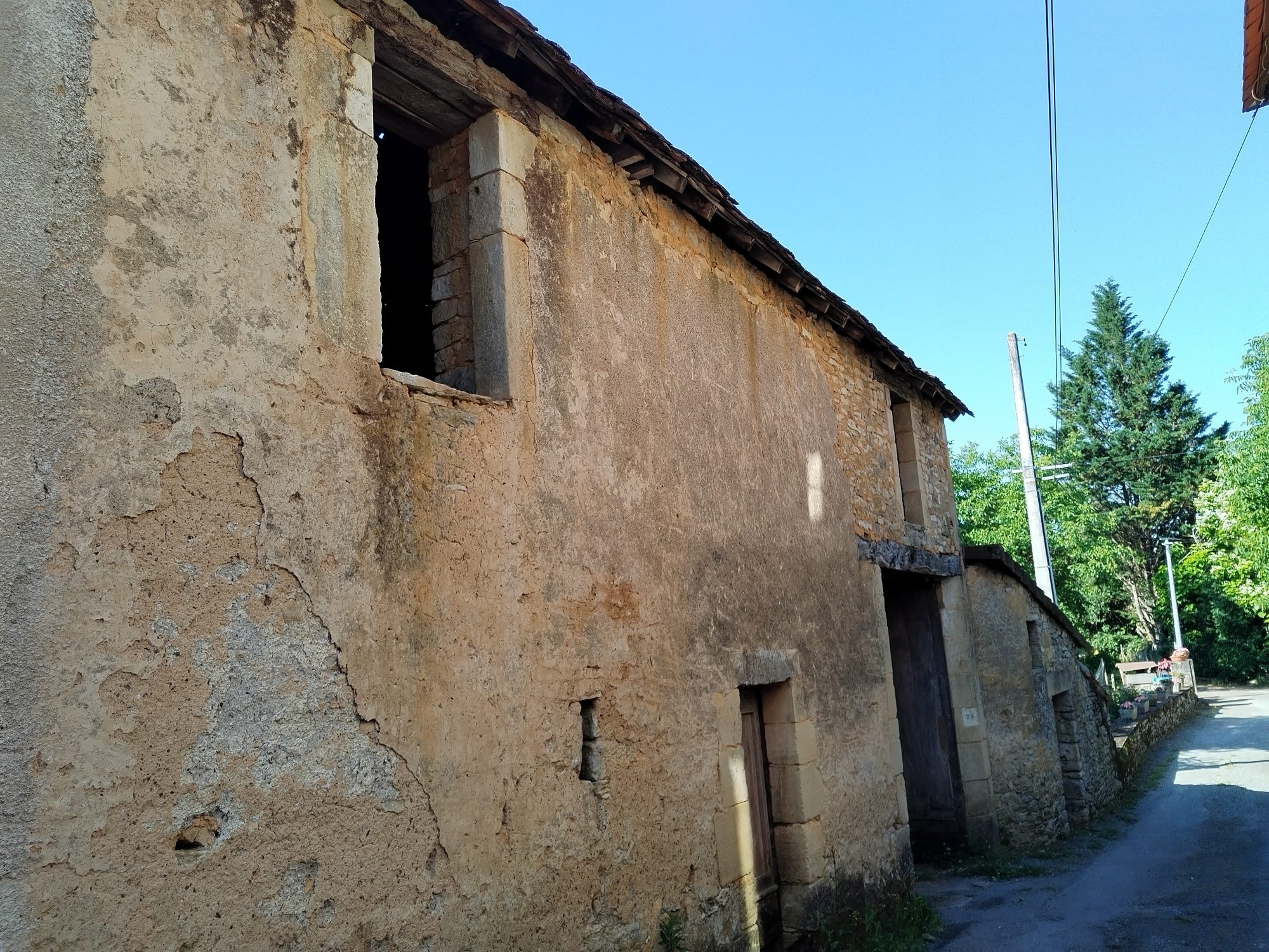 Ensemble immobilier de caractère – Maison + grange en pierre à fort potentiel ( 2 mandats distincts)