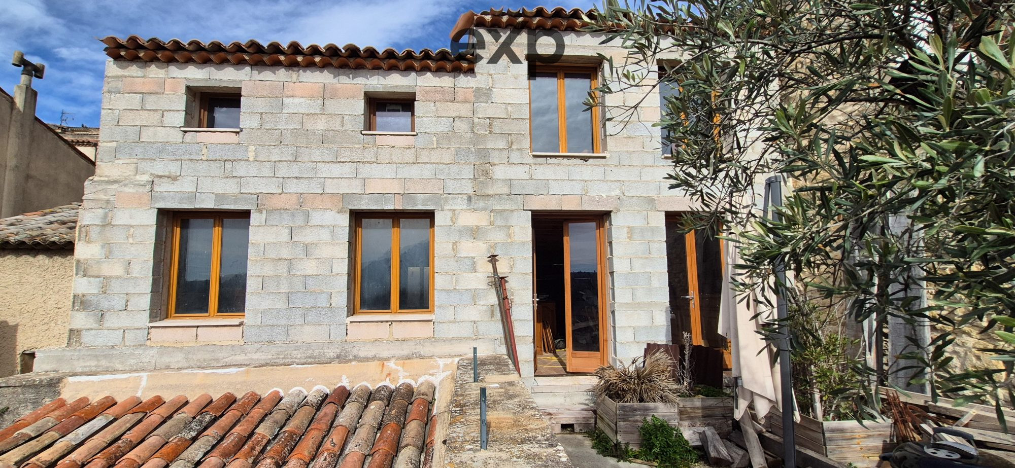 Emplacement N°1 pour cette maison de village à terminer