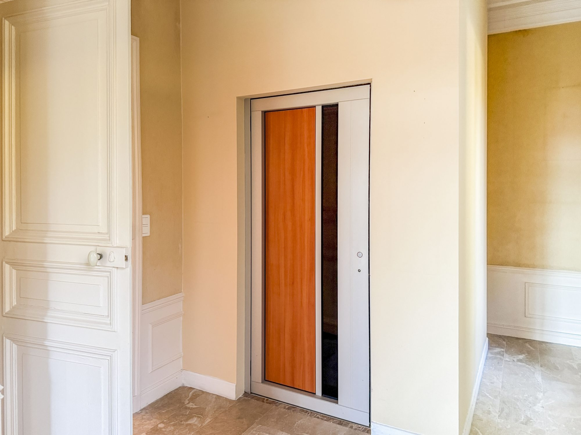 Bourgeois Mansion with Elevator in One of the Most Beautiful Villages of Vexin 5