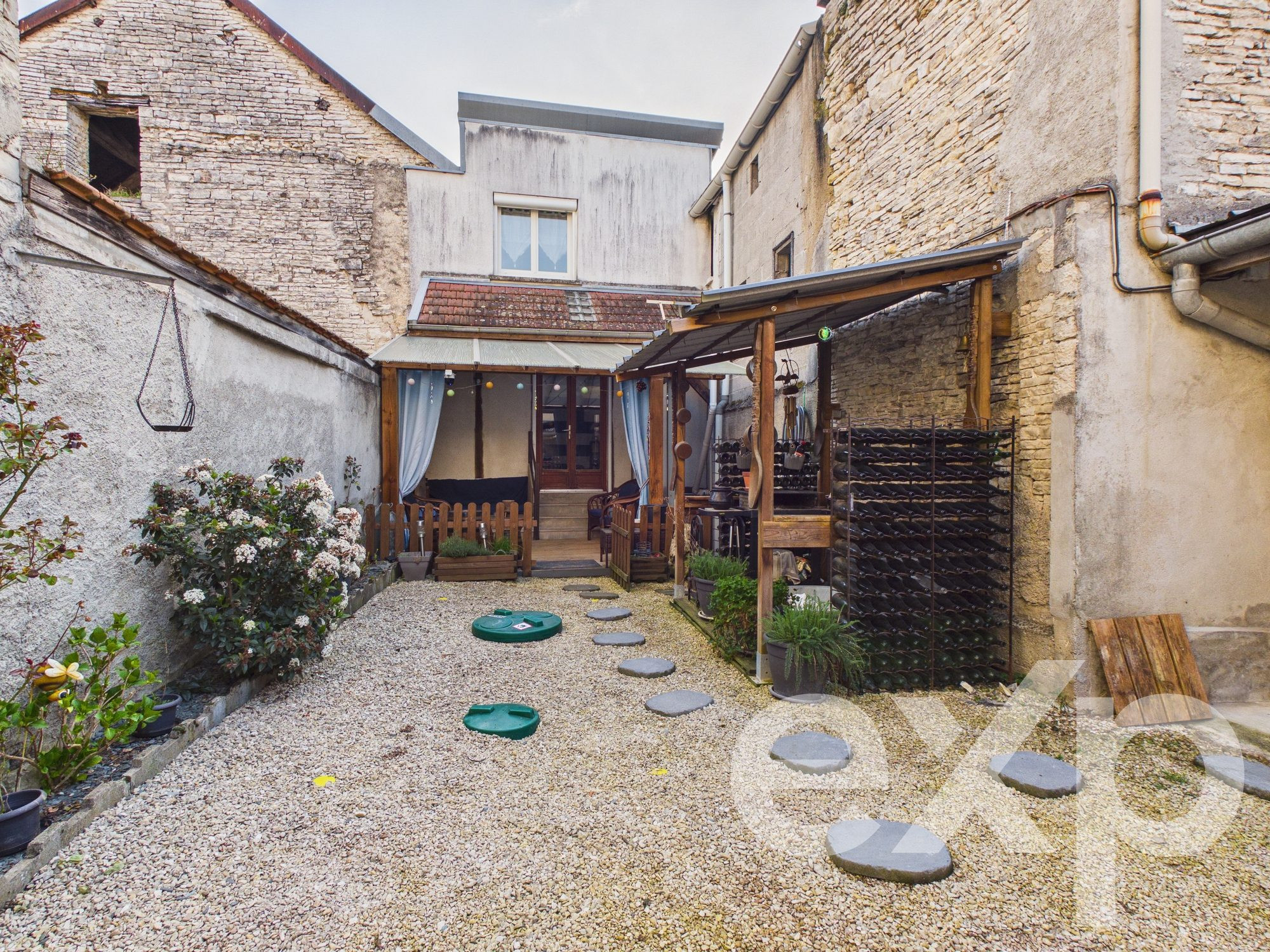 Maison de village entièrement rénovée à vendre