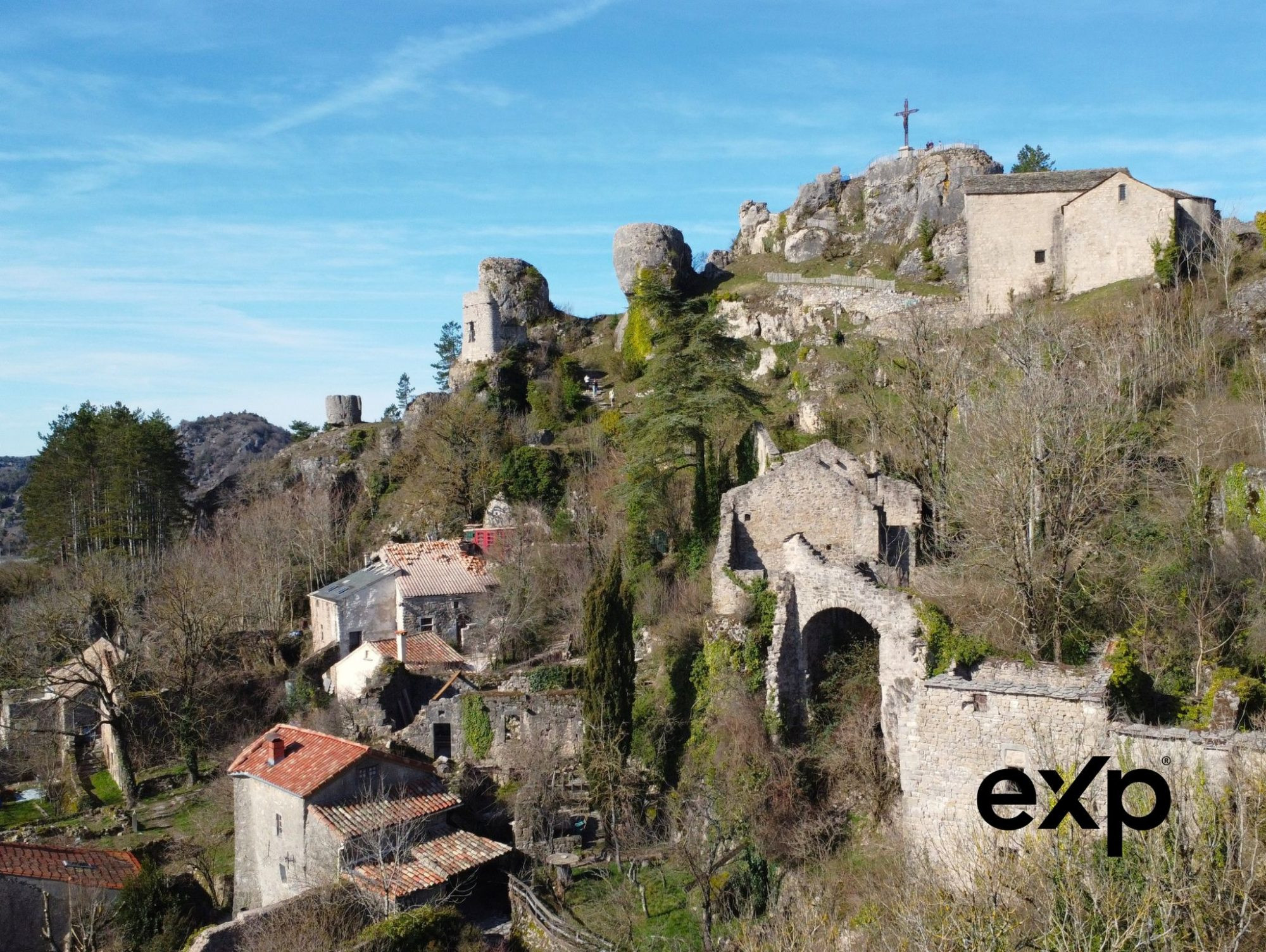 Maison d’hôtes exploitable immédiatement – 290 m² – Activité existante – Secteur Larzac / A75