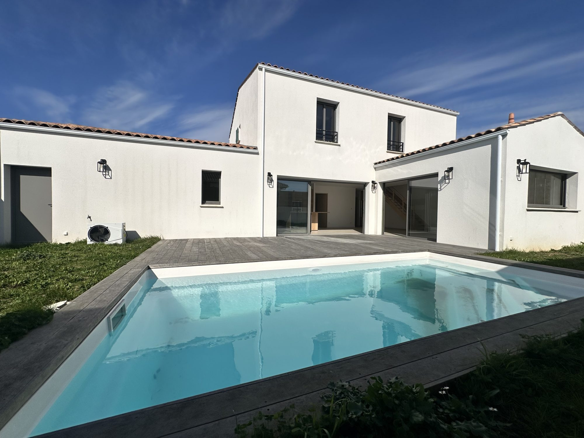 Recent House in ANGOULINS 5