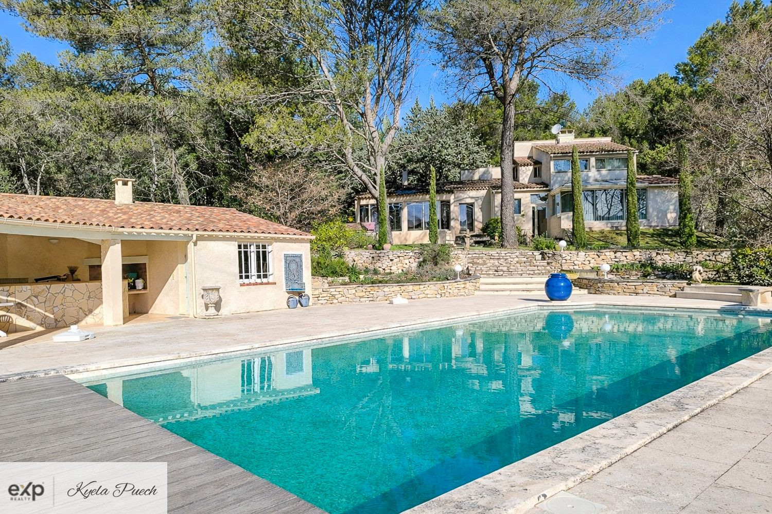 Rognes – Villa 240 m² – Land 5,000 m² – Swimming Pool – Pool House 2