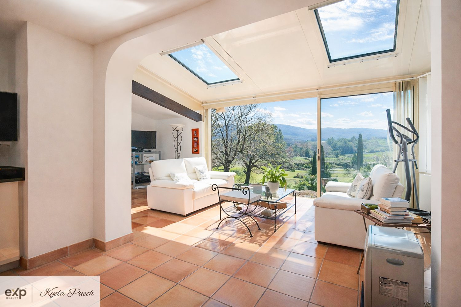 Rognes – Villa 240 m² – Land 5,000 m² – Swimming Pool – Pool House 4